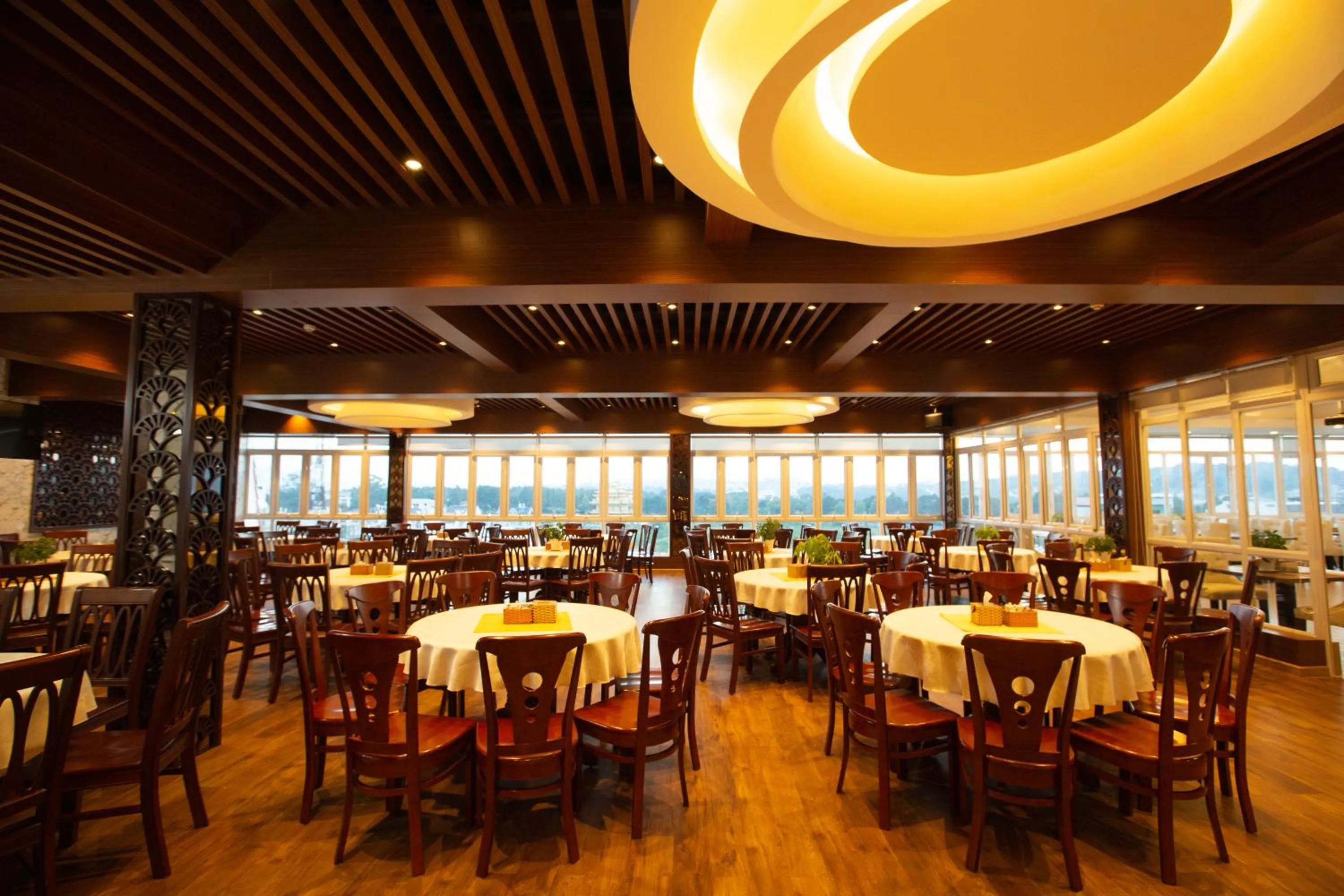 Restaurant/places to eat in Dragon King 1 Hotel