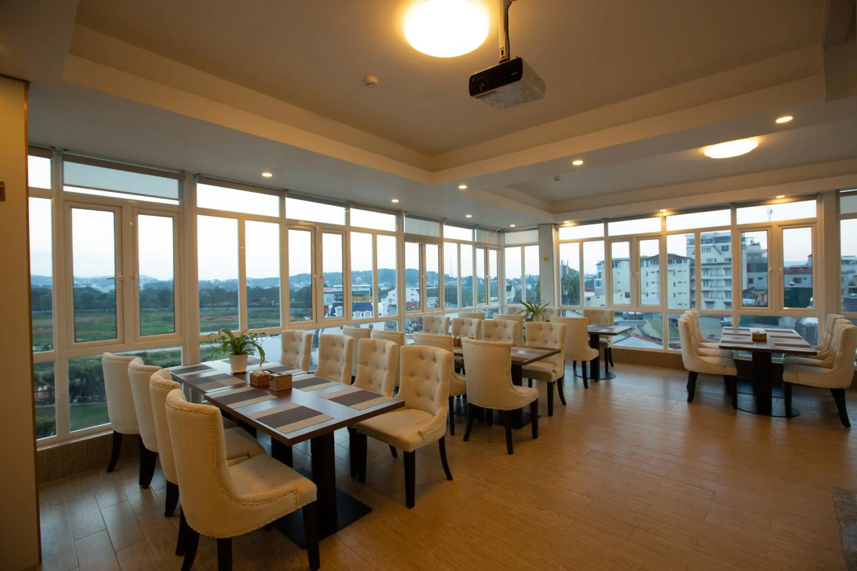 Restaurant/places to eat in Dragon King 1 Hotel