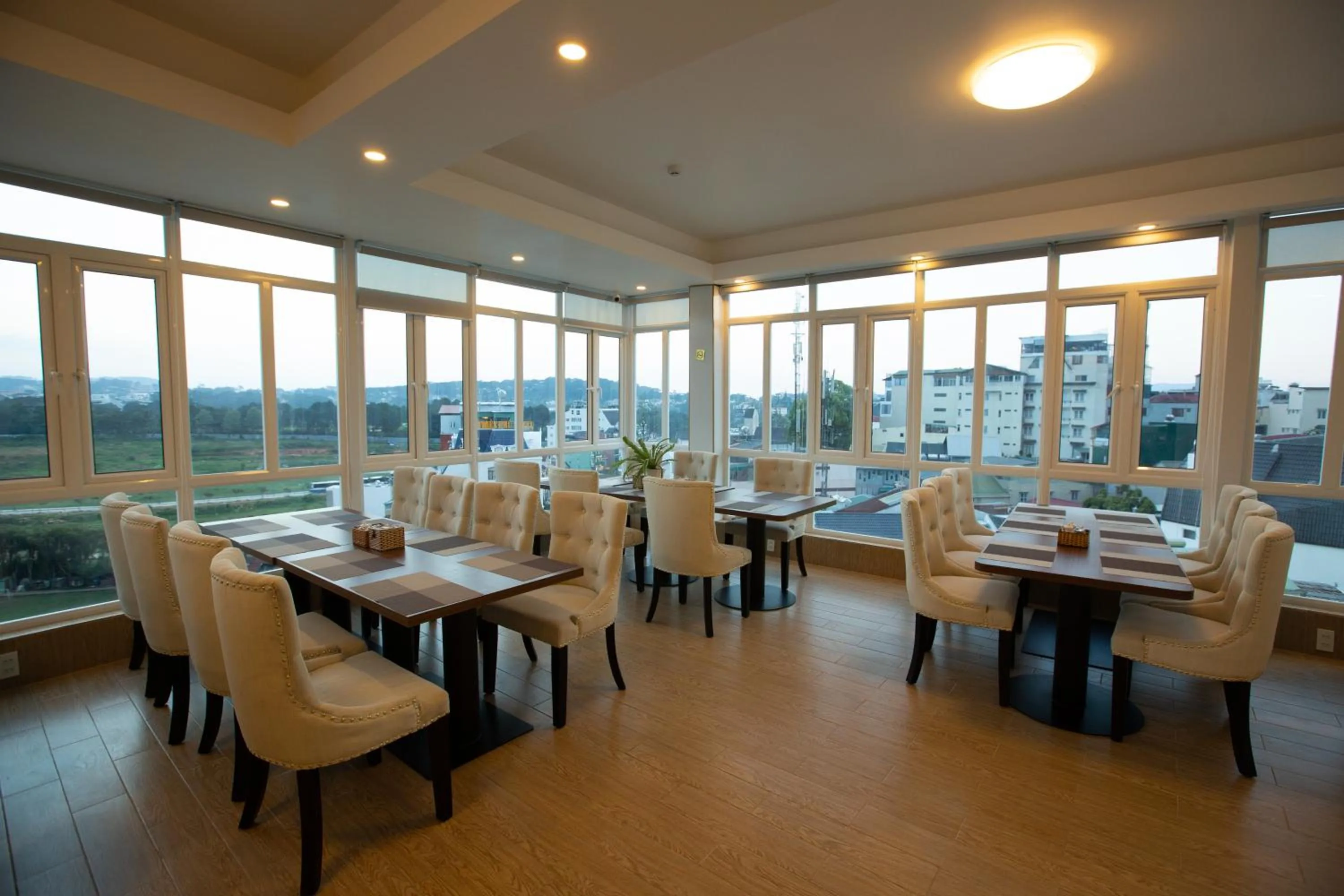 Restaurant/places to eat in Dragon King 1 Hotel