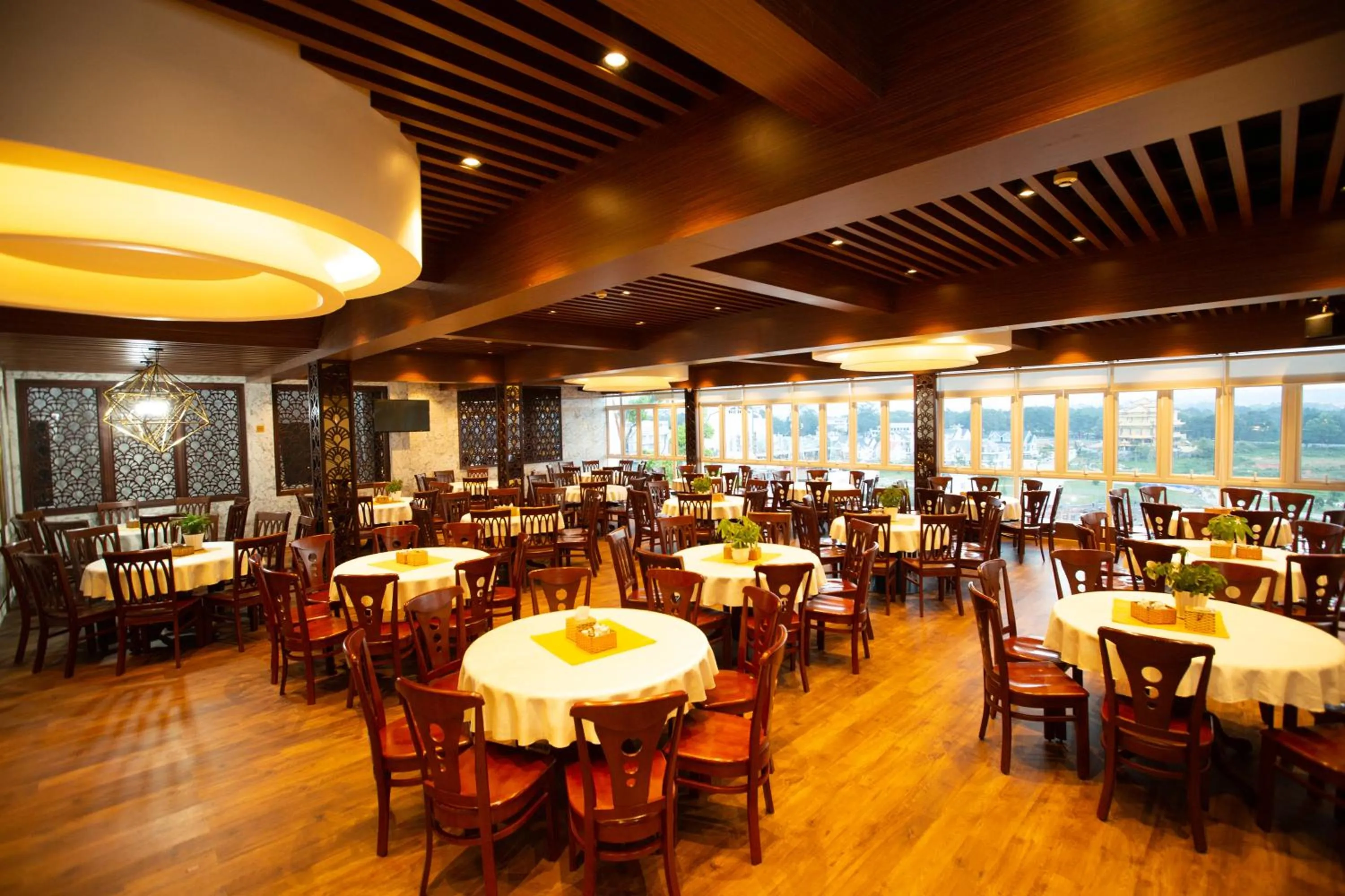 Restaurant/places to eat in Dragon King 1 Hotel