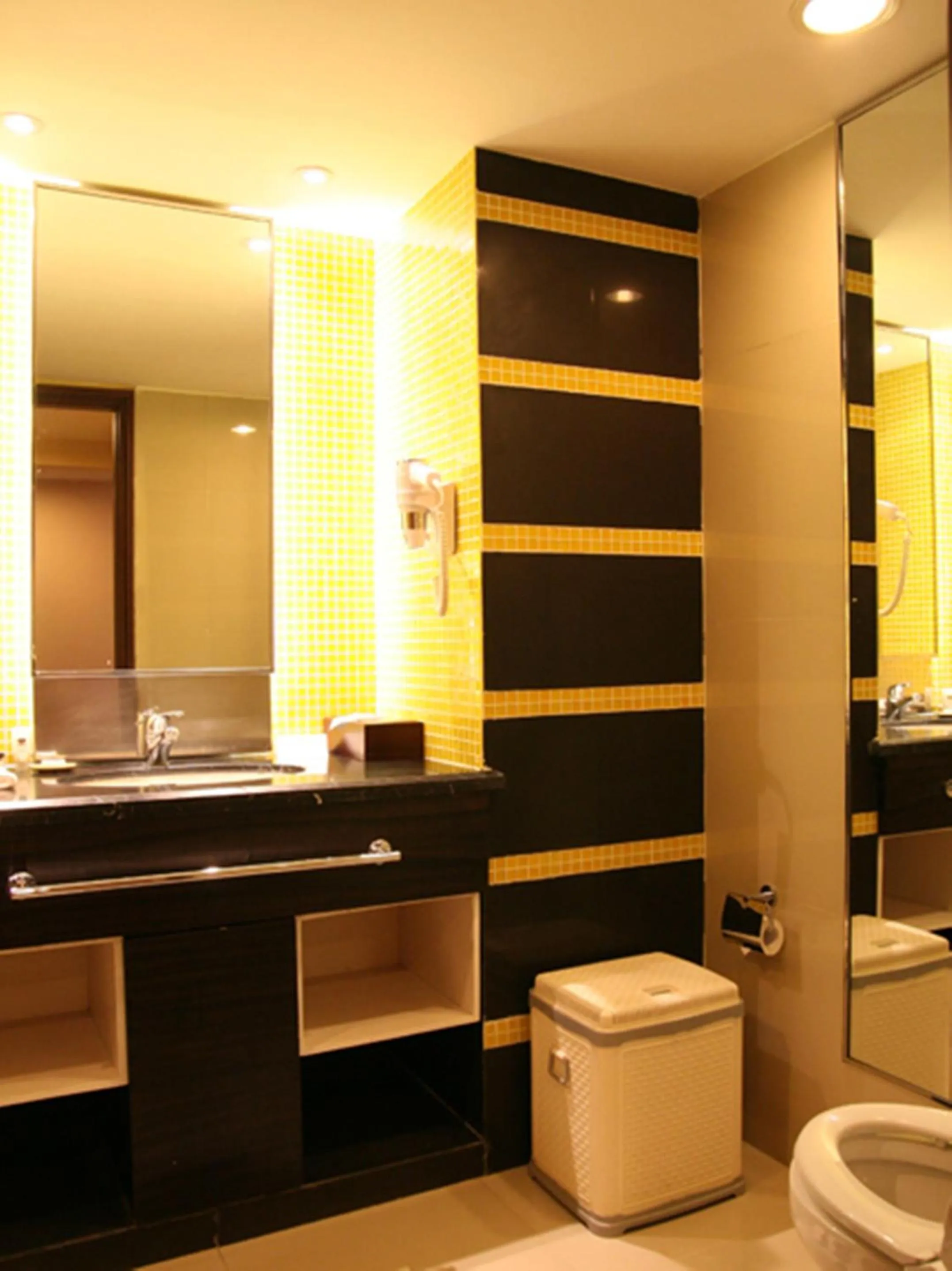 Bathroom in Hotel Gran Puri Manado