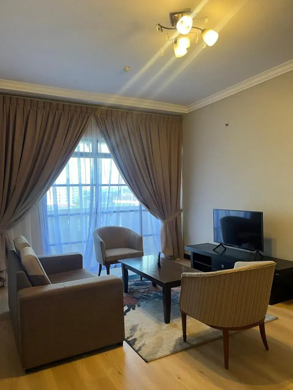 Three-Bedroom Apartment in Sumai Hotel Apartment Three-Bedroom Apartment in Sumai Hotel Apartment