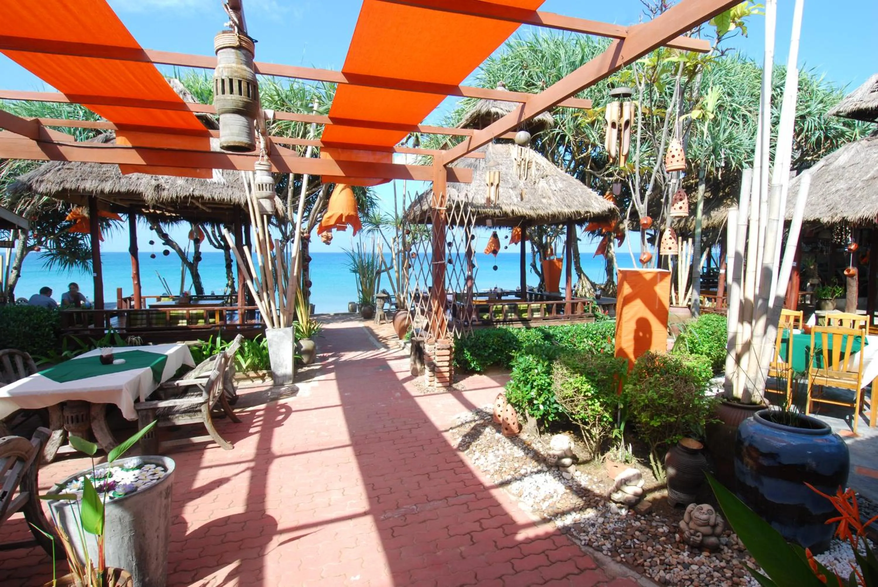 Restaurant/places to eat in Clean Beach Resort