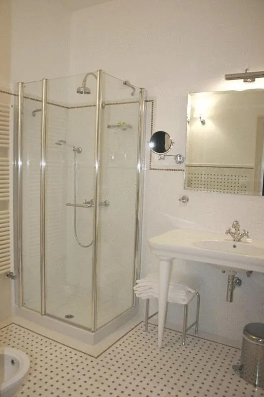 Shower in Masseria Salamina