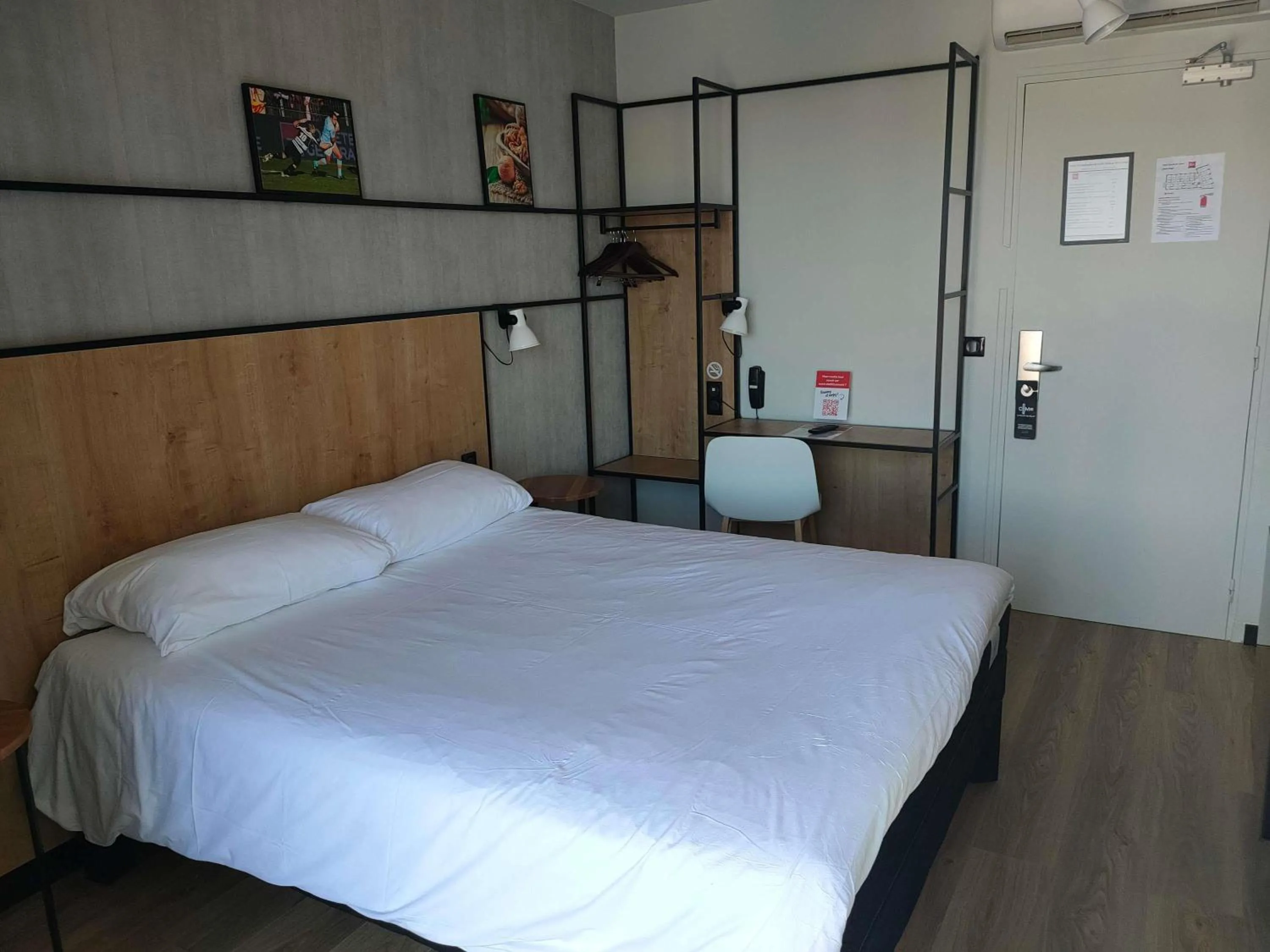 Bedroom, Bed in Ibis Brive Centre