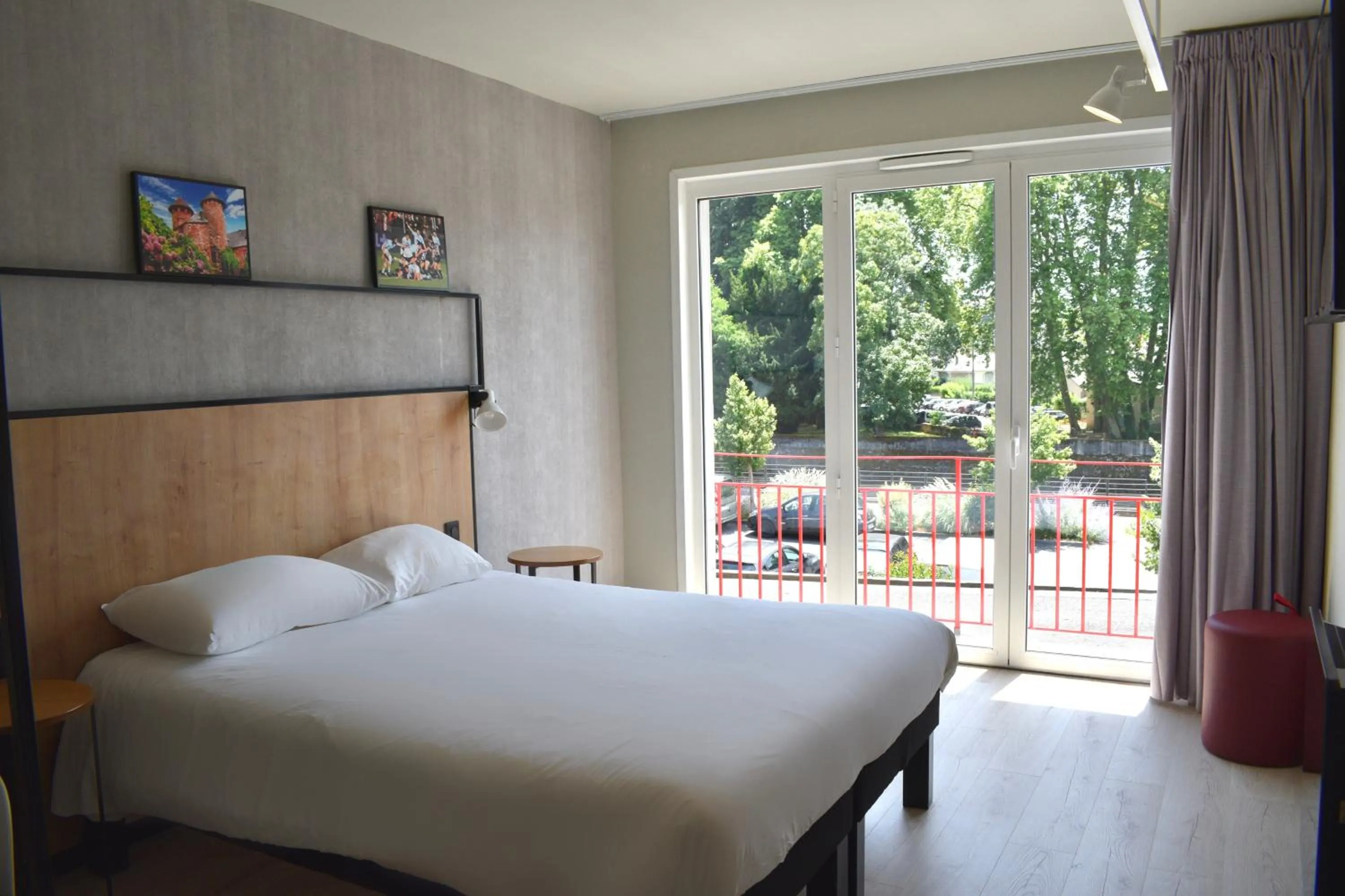 Bedroom, Bed in Ibis Brive Centre