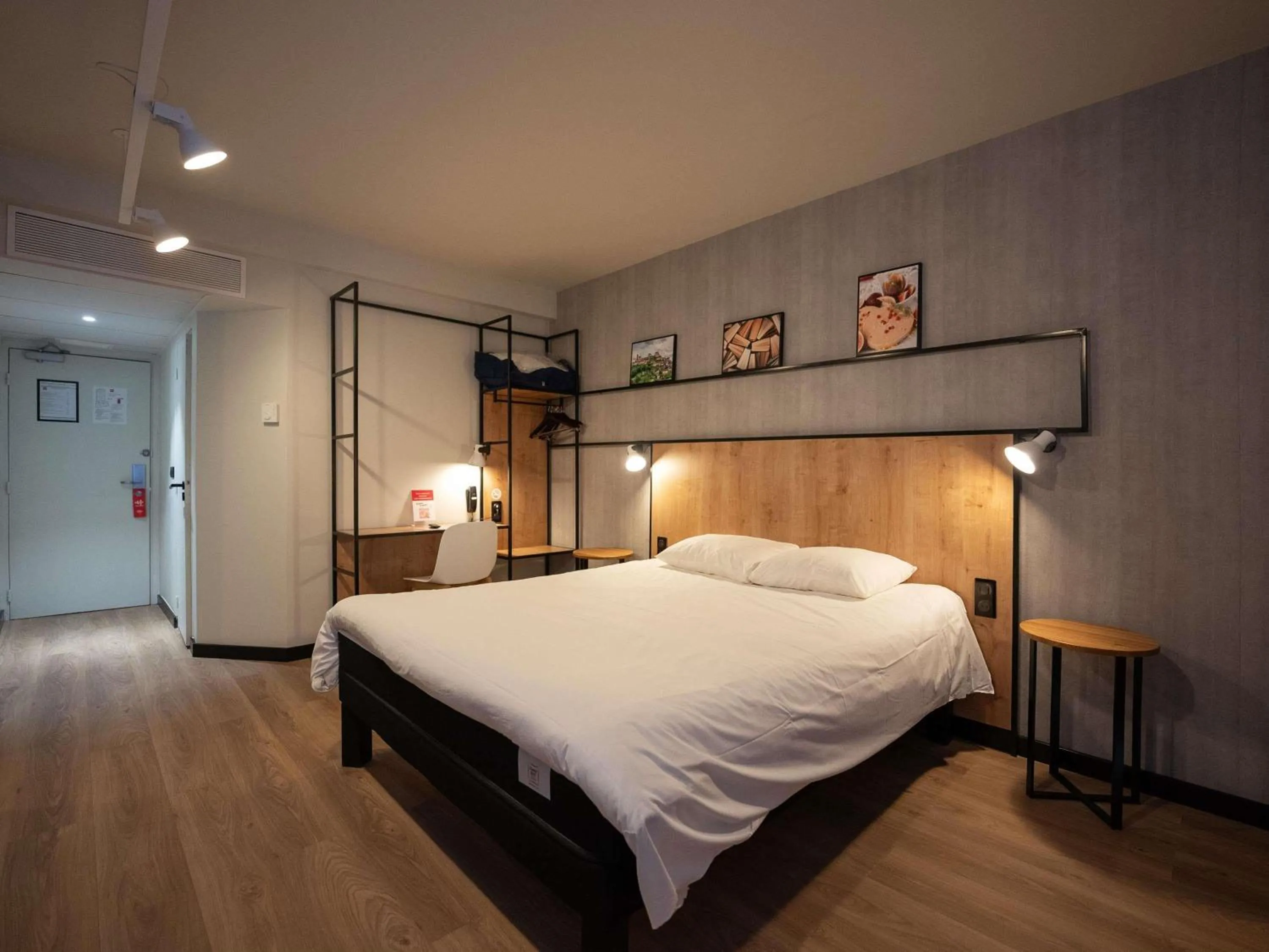 Bedroom, Bed in Ibis Brive Centre