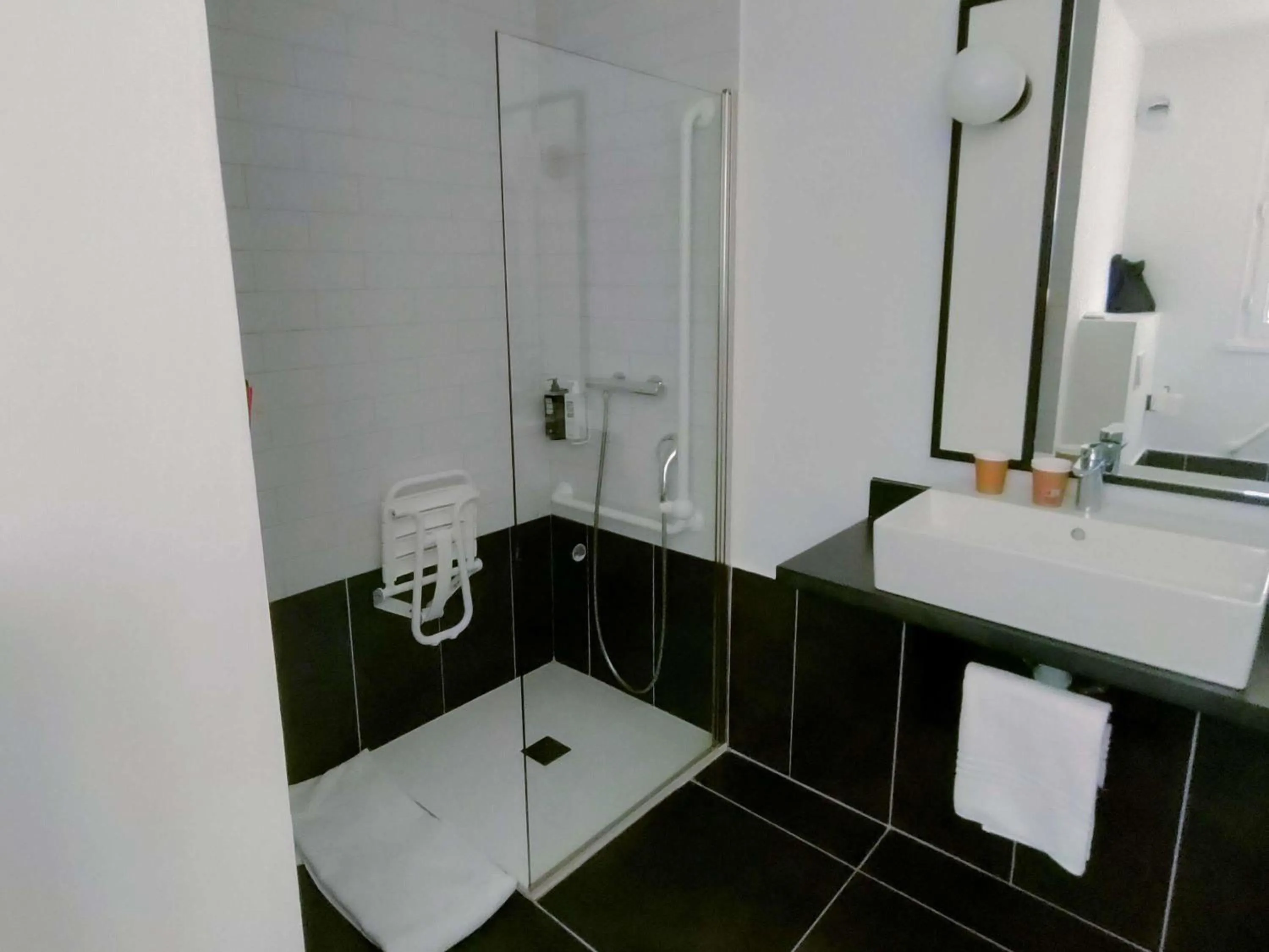 Bedroom in Ibis Brive Centre