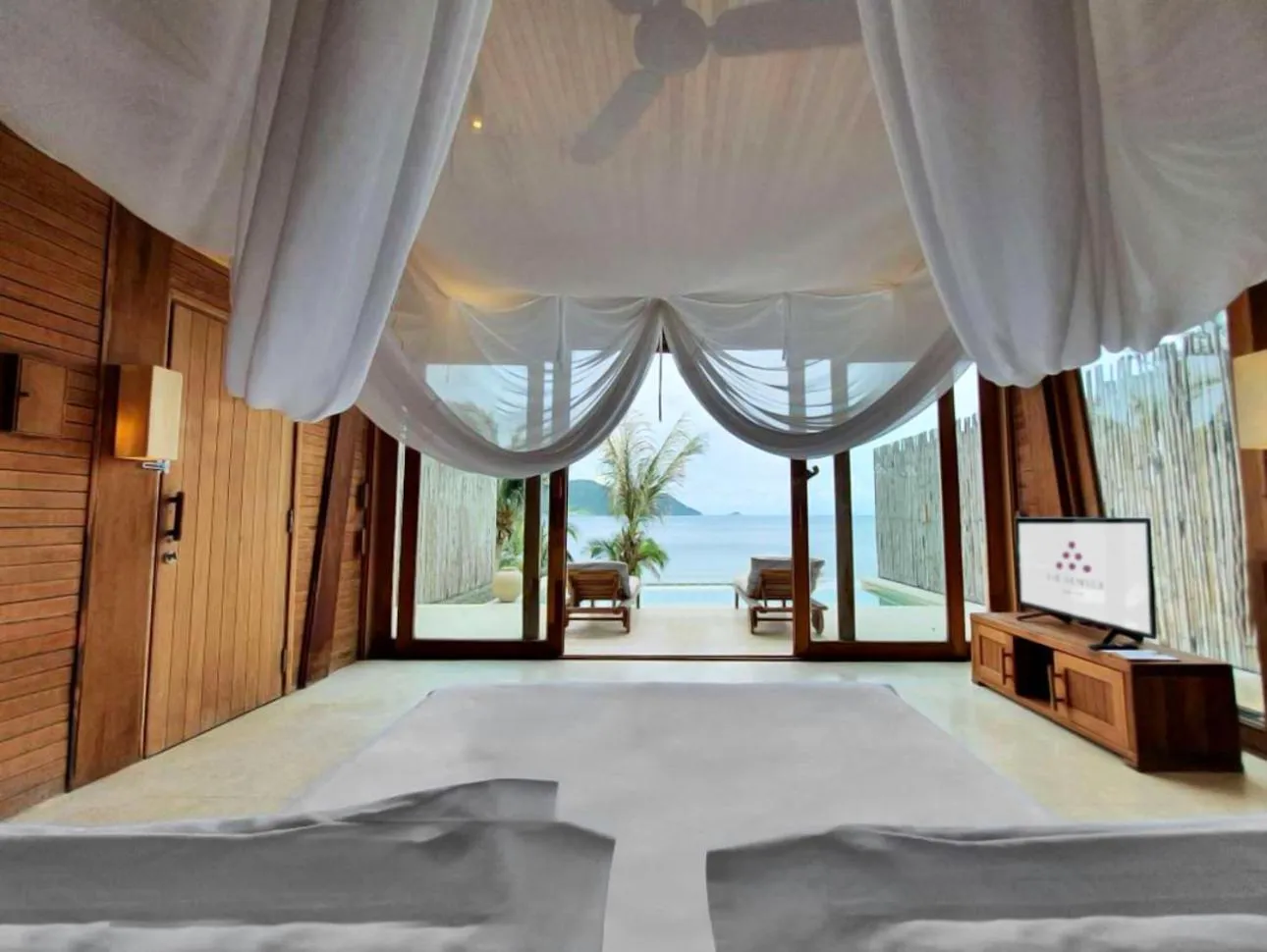 Bed in Six Senses Con Dao - Turtle Island Paradise