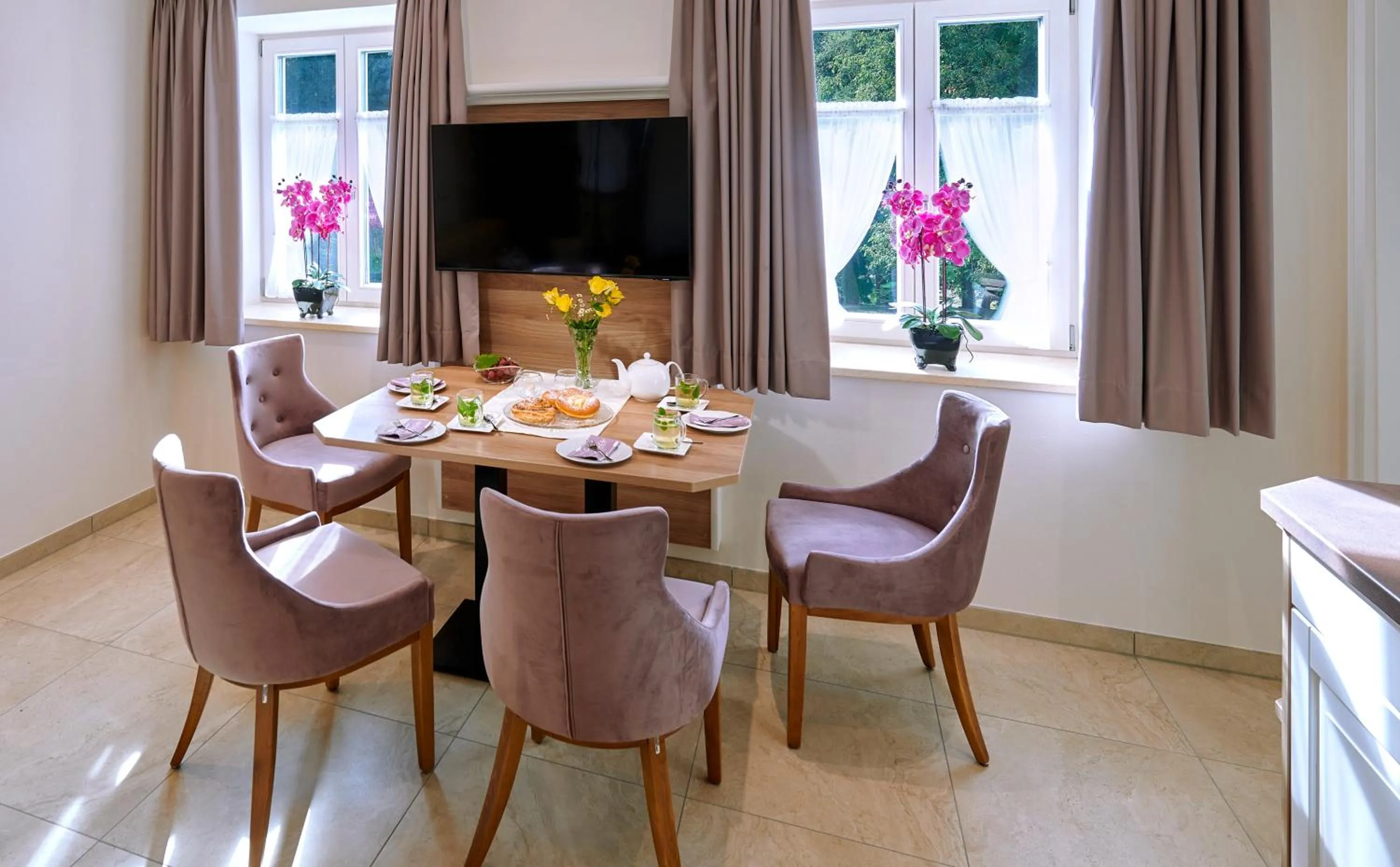 Dining area in Ferienwohnungen im Bonnschloessl