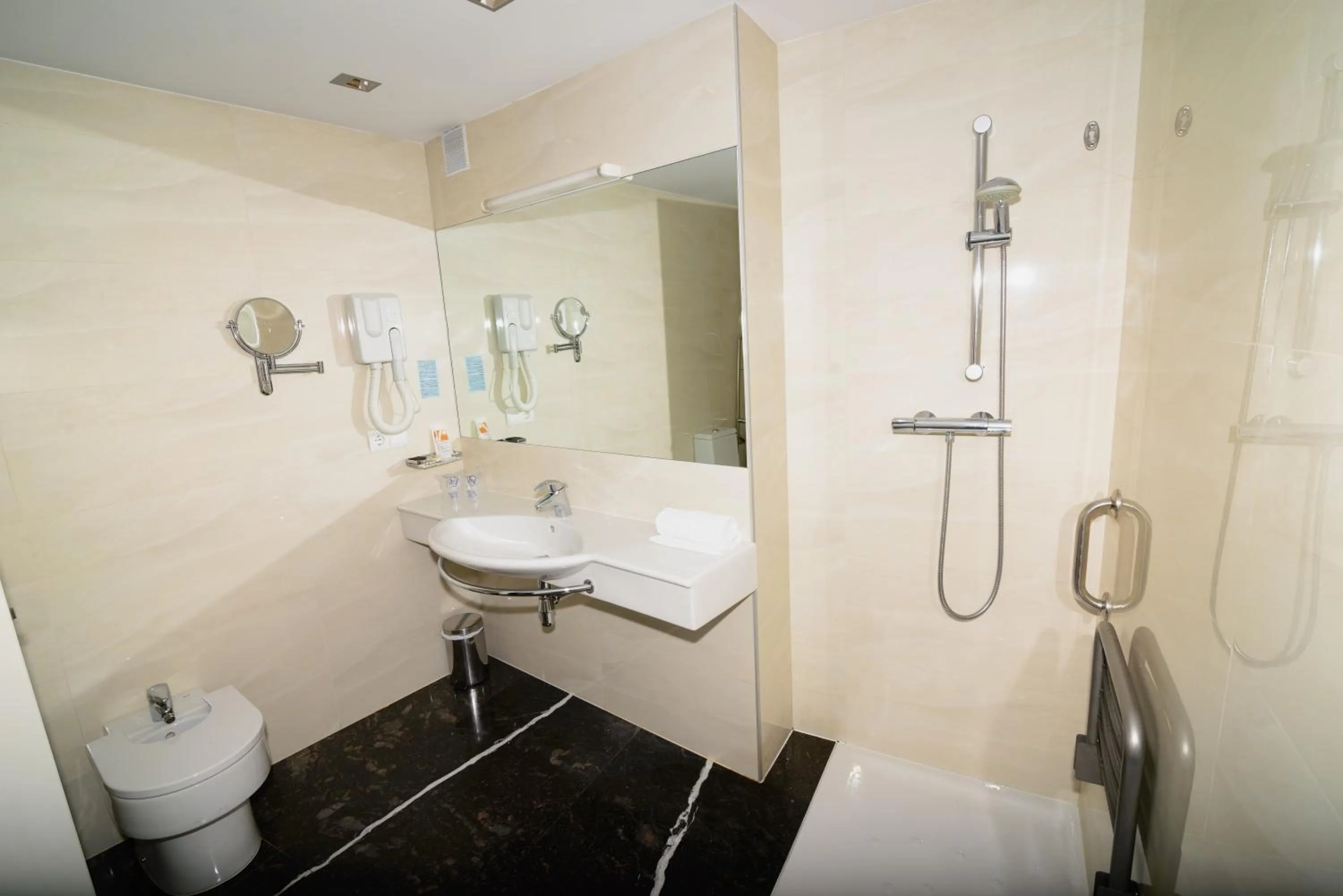 Bathroom in Plaza Mayor