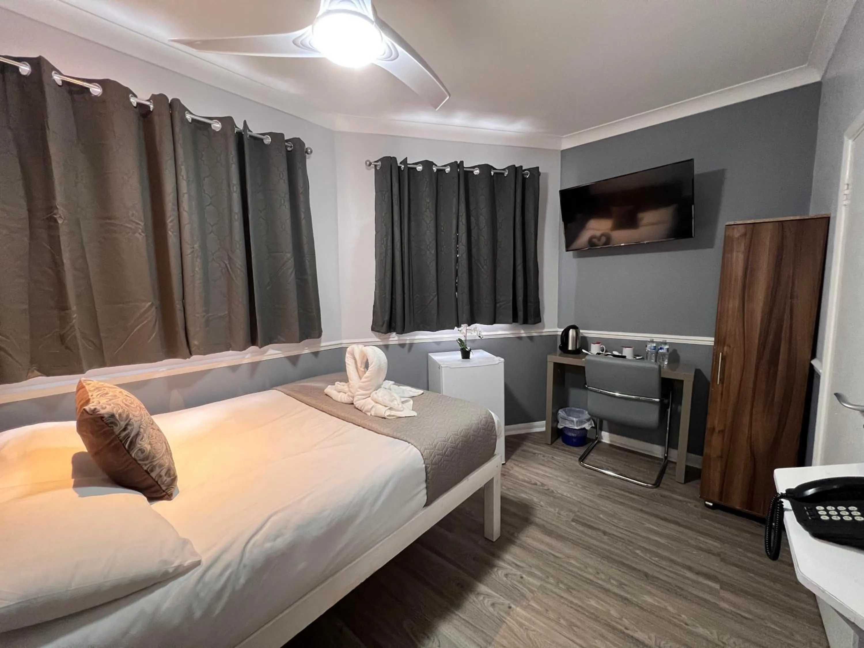 Bed in The Commongate Hotels