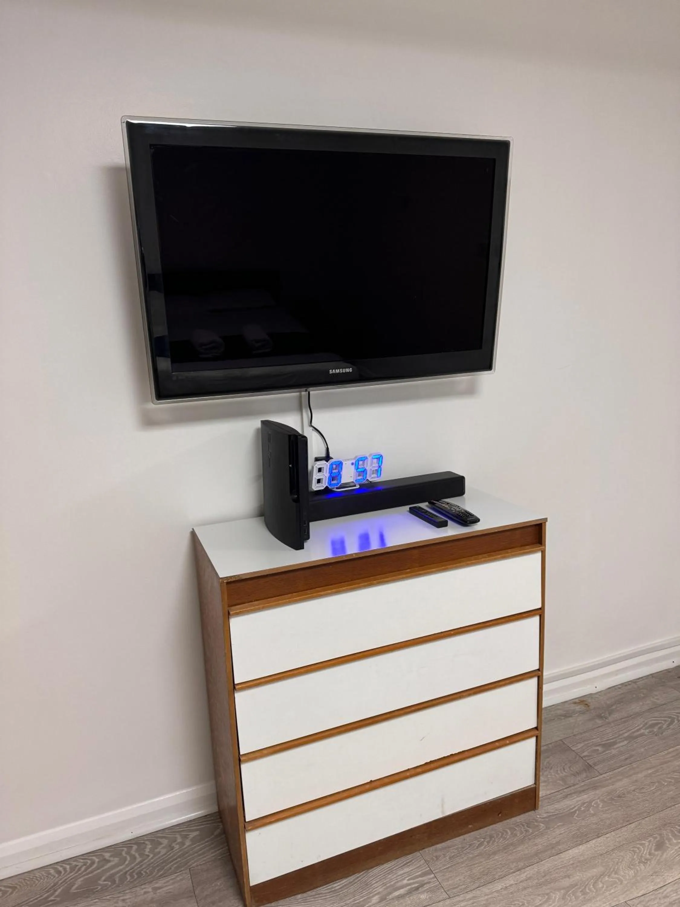 TV and multimedia in The Commongate Hotels