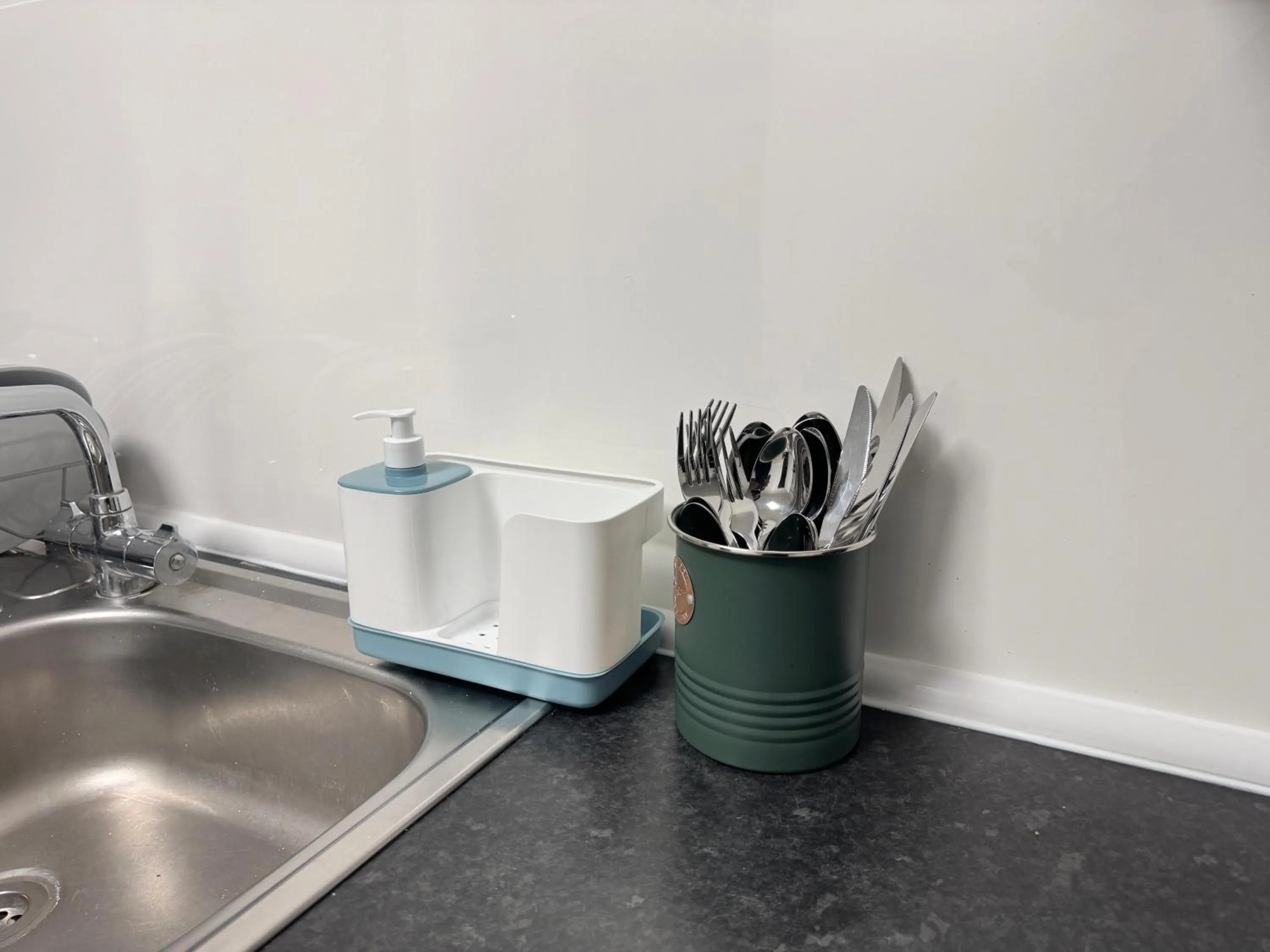 Kitchen or kitchenette in The Commongate Hotels