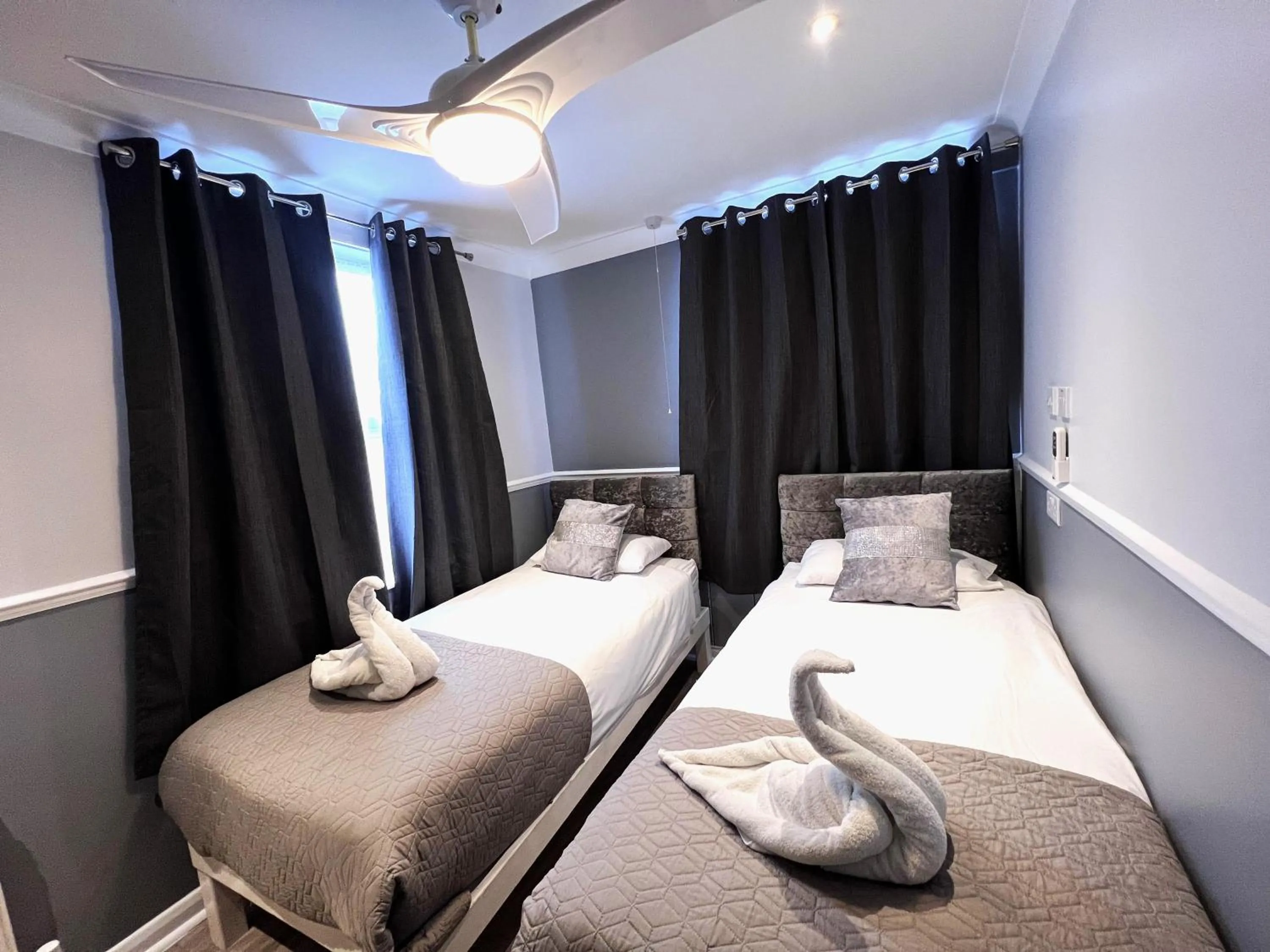 Bed in The Commongate Hotels