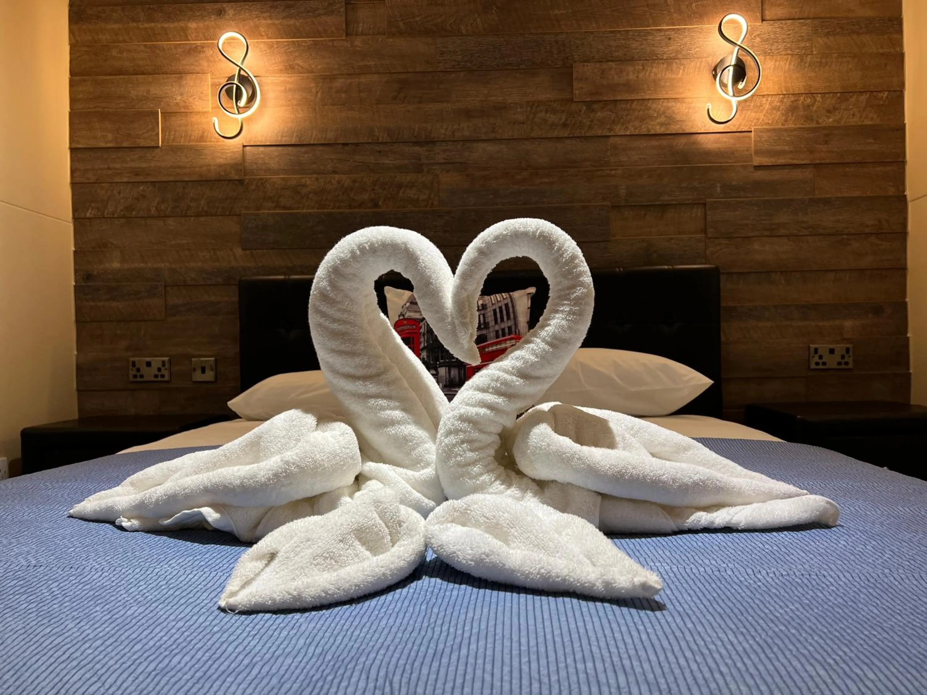 Bed in The Commongate Hotels