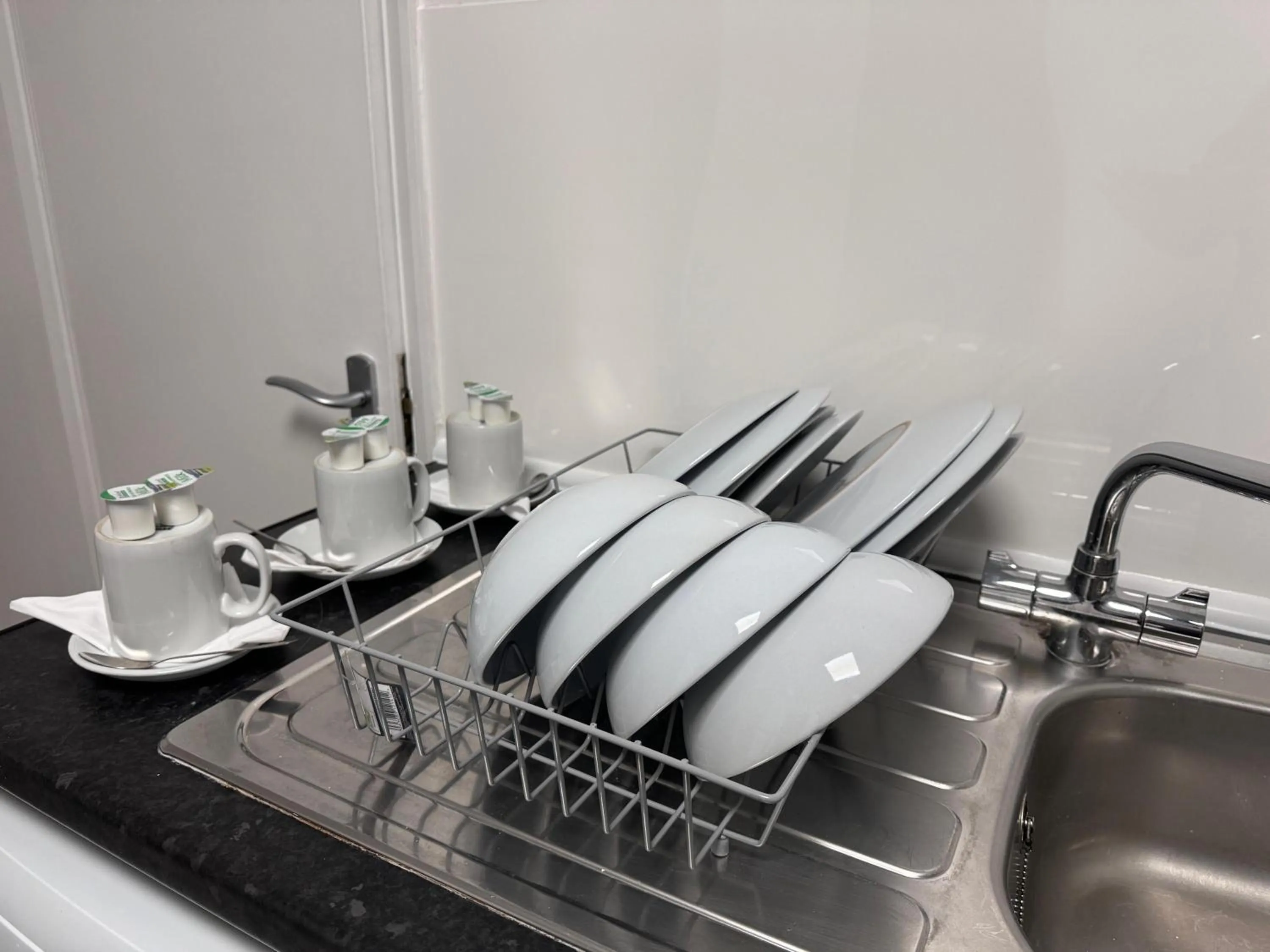 Kitchen or kitchenette in The Commongate Hotels