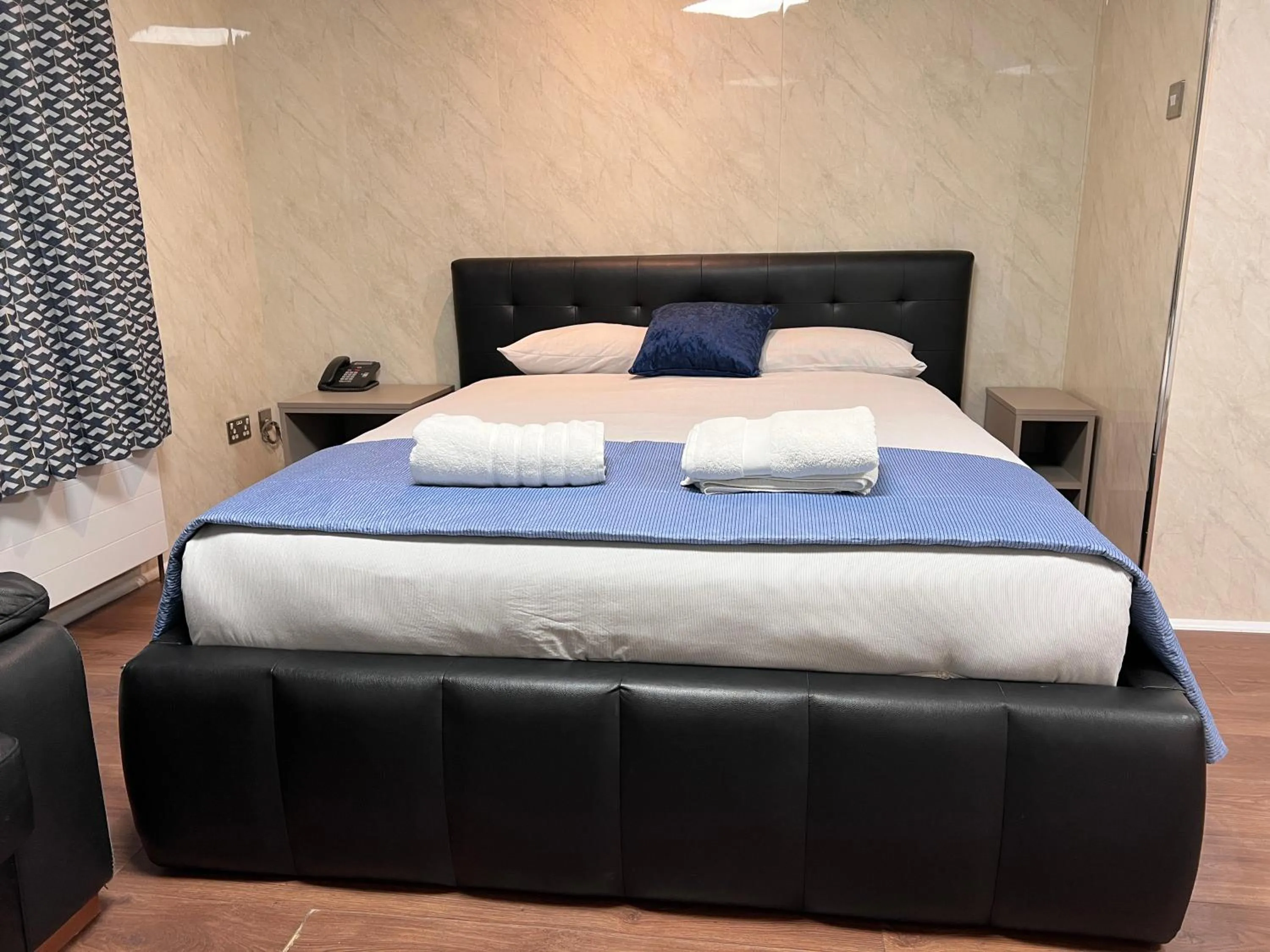 Bed in The Commongate Hotels