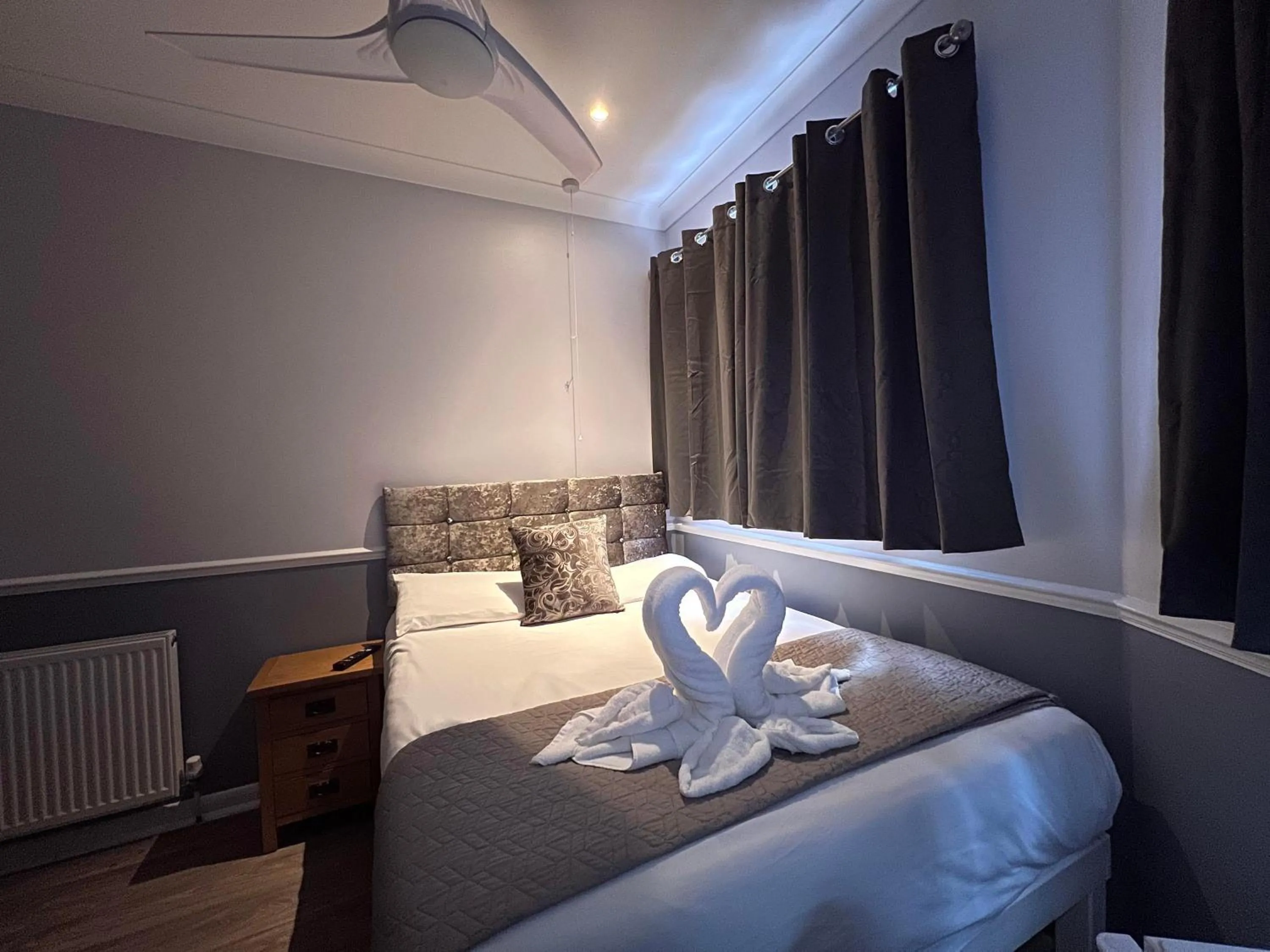 Bed in The Commongate Hotels