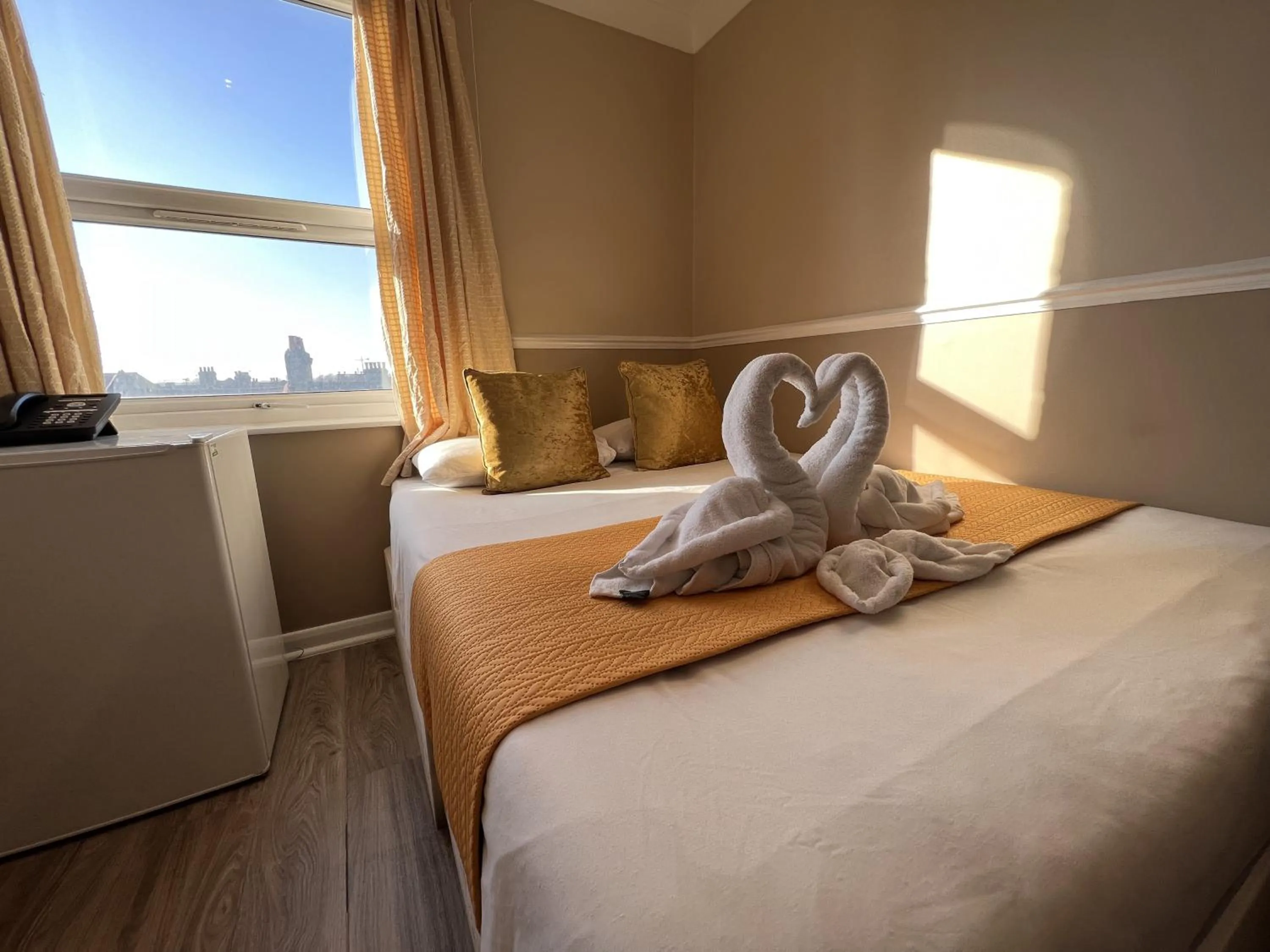 Bed in The Commongate Hotels