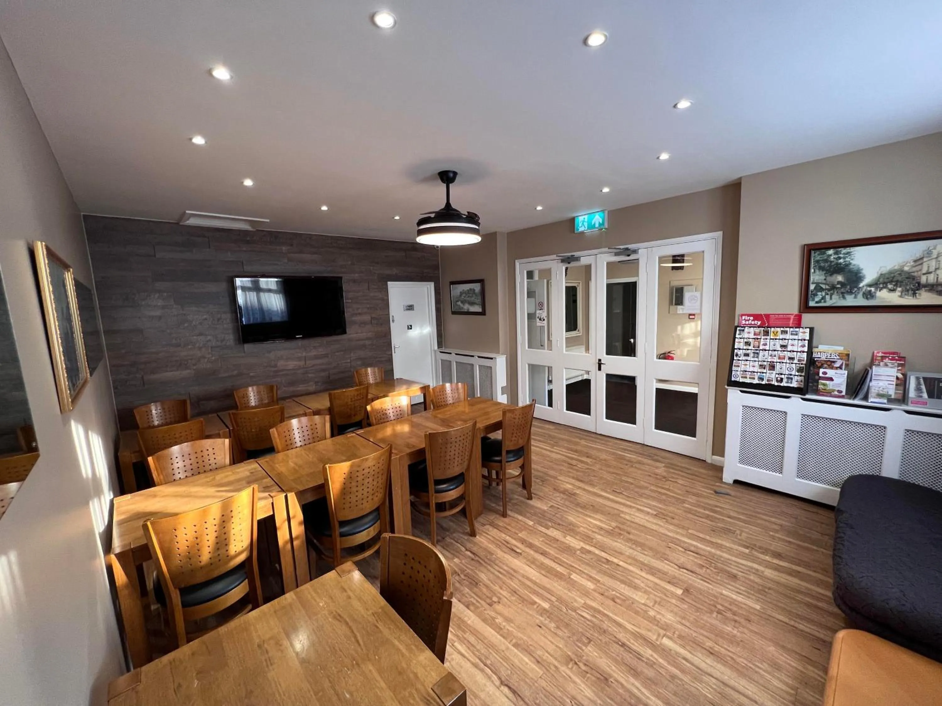 Living room in The Commongate Hotels