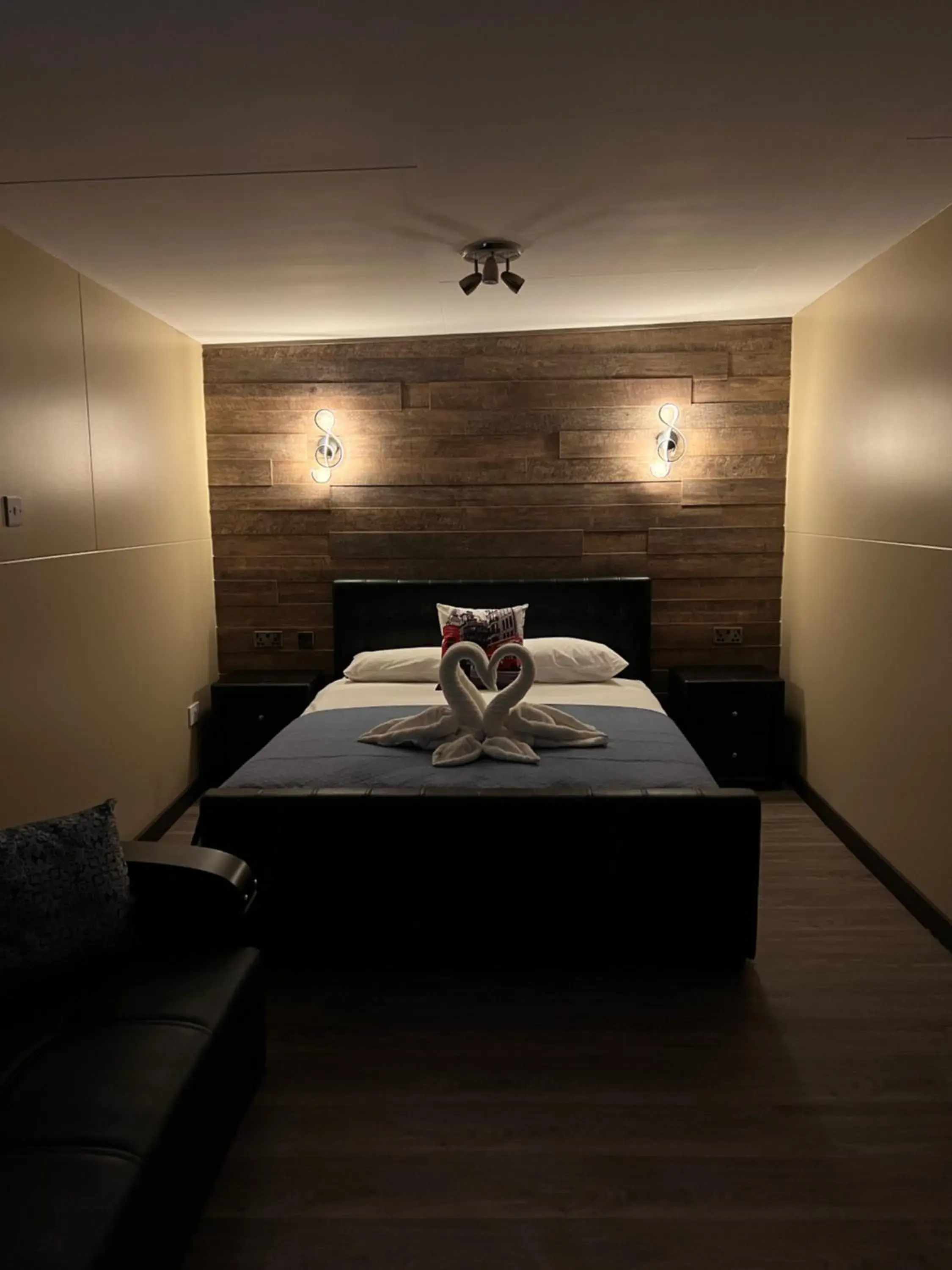 Superior King Room in The Commongate Hotels Superior King Room in The Commongate Hotels