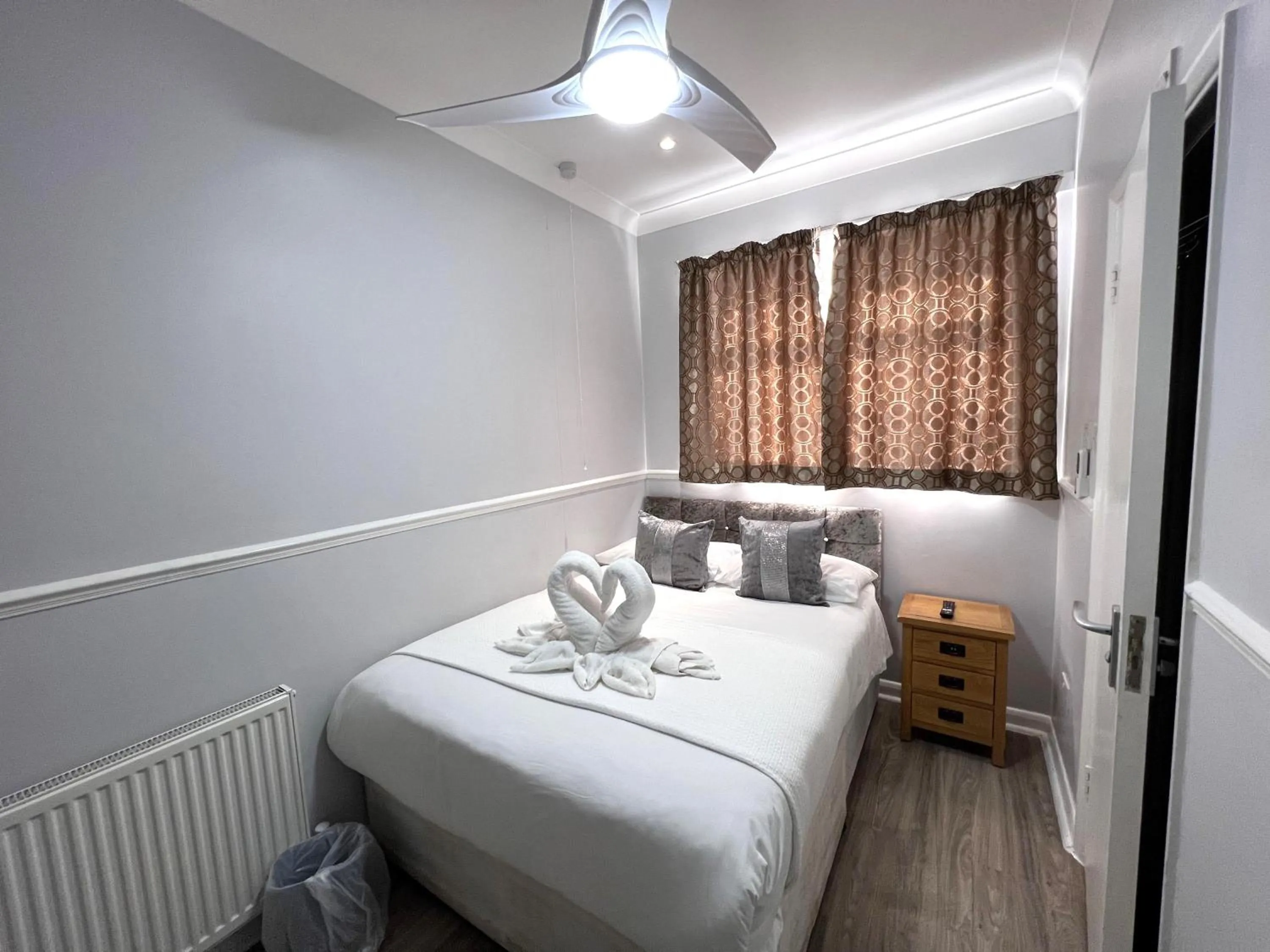 Bed in The Commongate Hotels