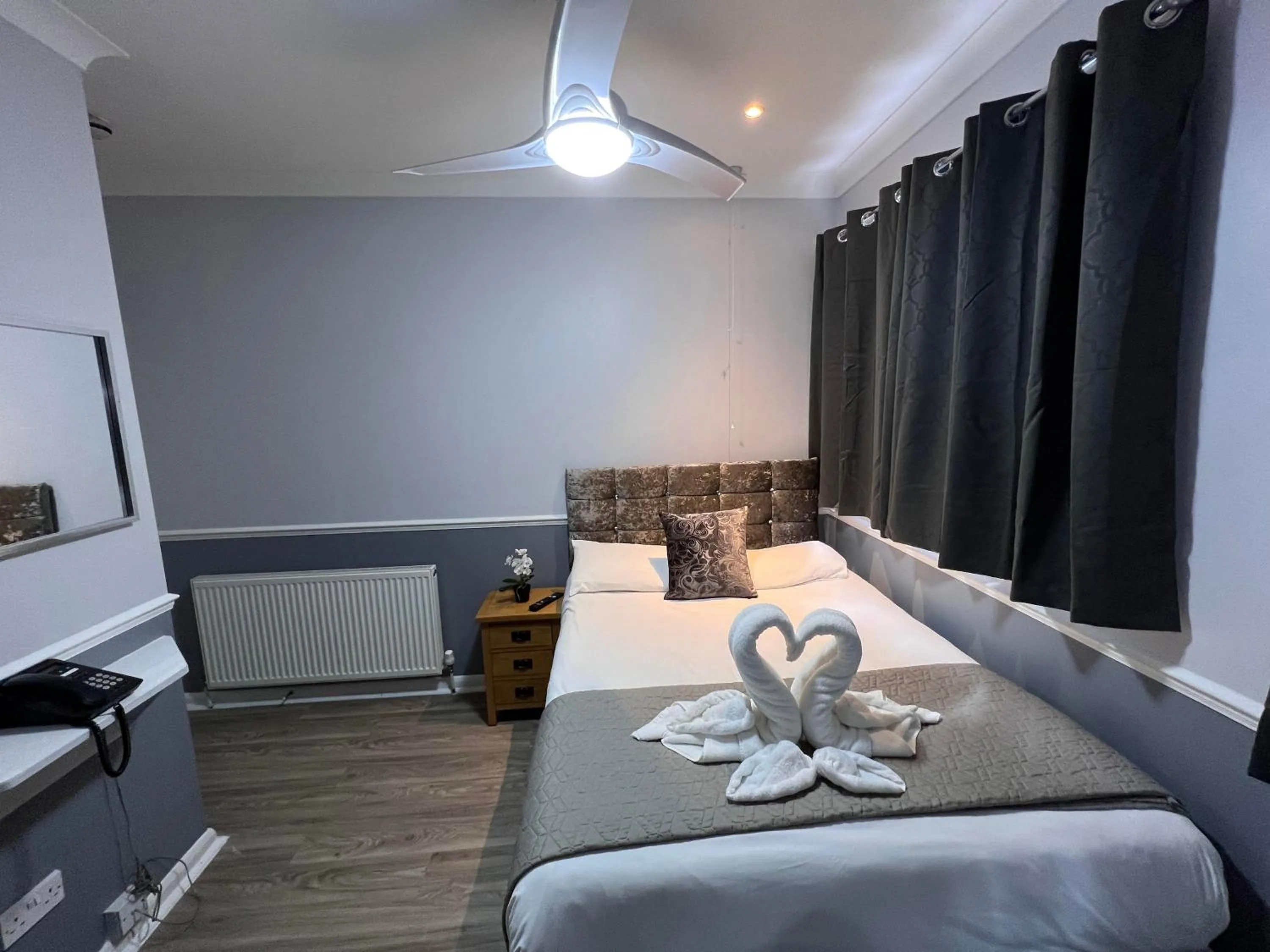 Bed in The Commongate Hotels