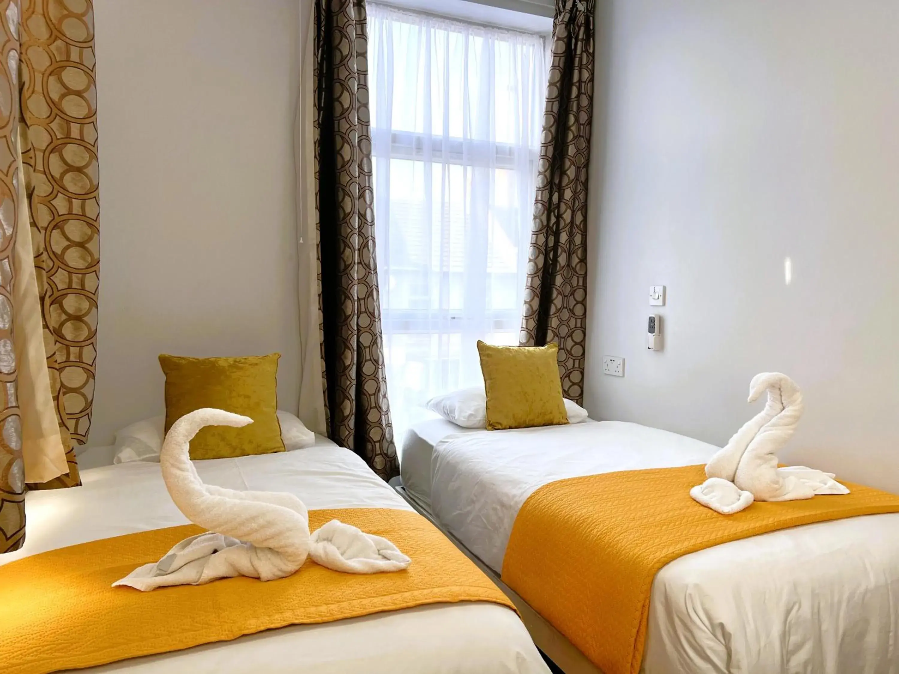 Twin Room in The Commongate Hotels Twin Room in The Commongate Hotels