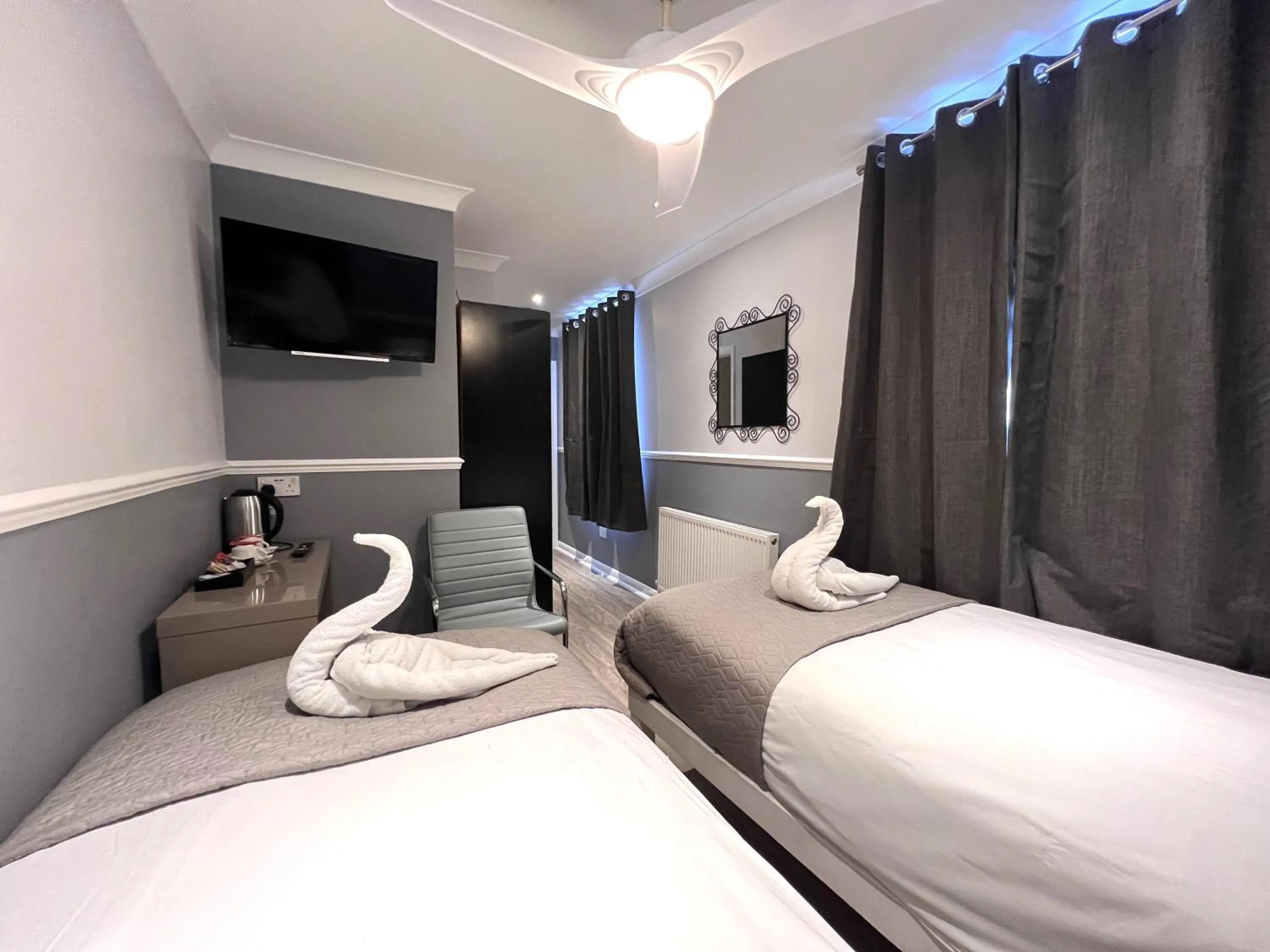 Bed in The Commongate Hotels