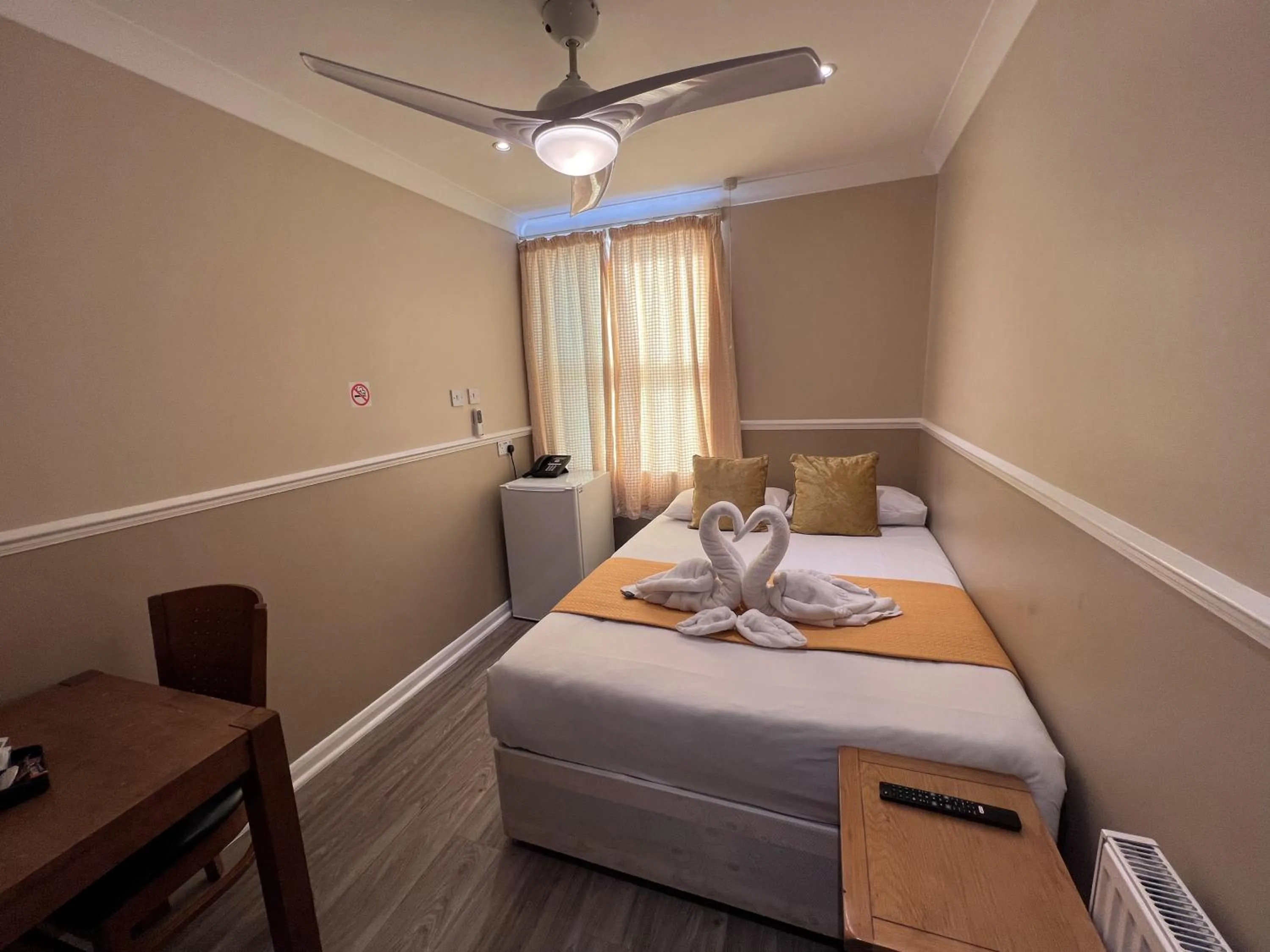 Bed in The Commongate Hotels