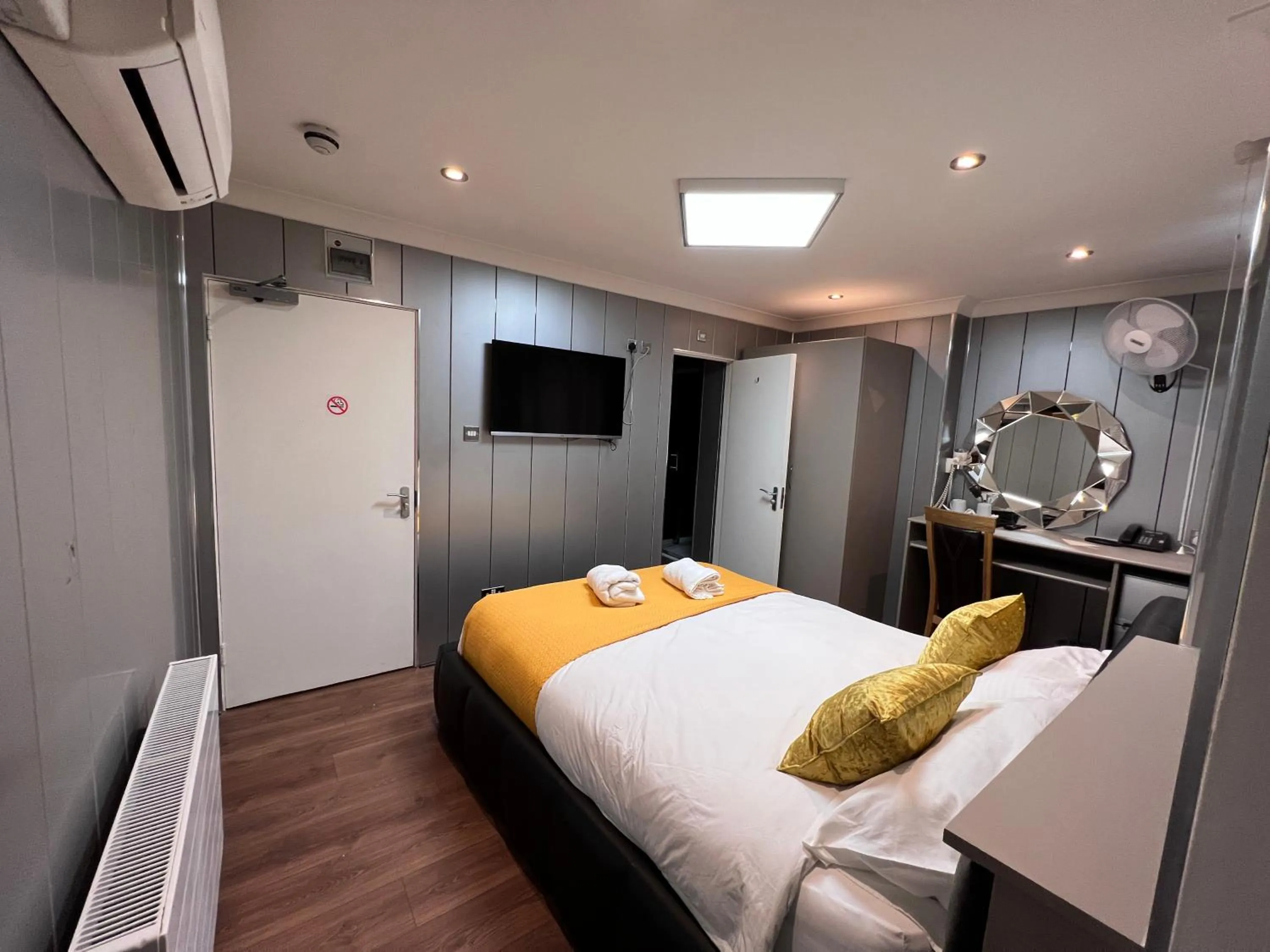 Bed in The Commongate Hotels