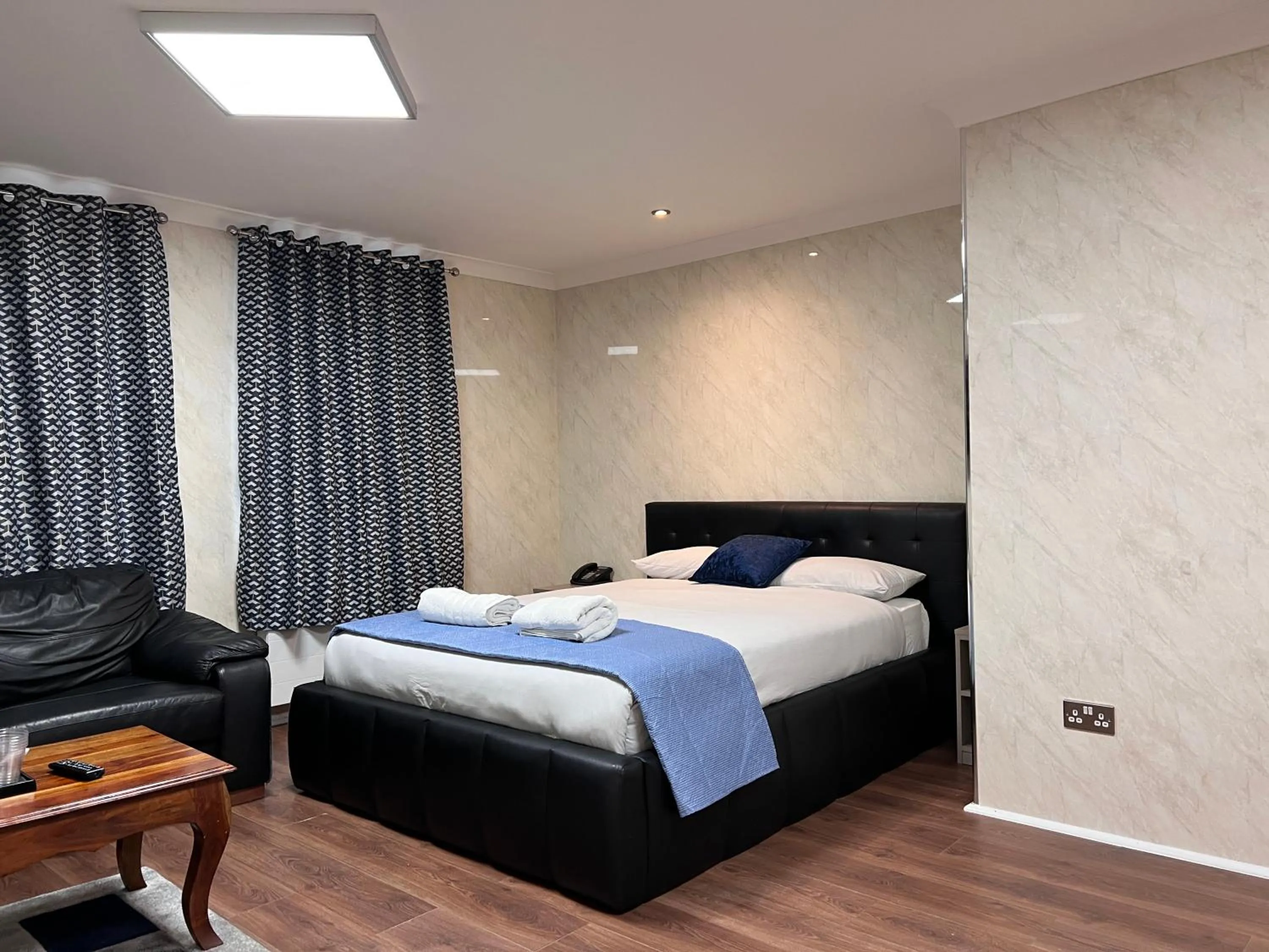 Bed in The Commongate Hotels