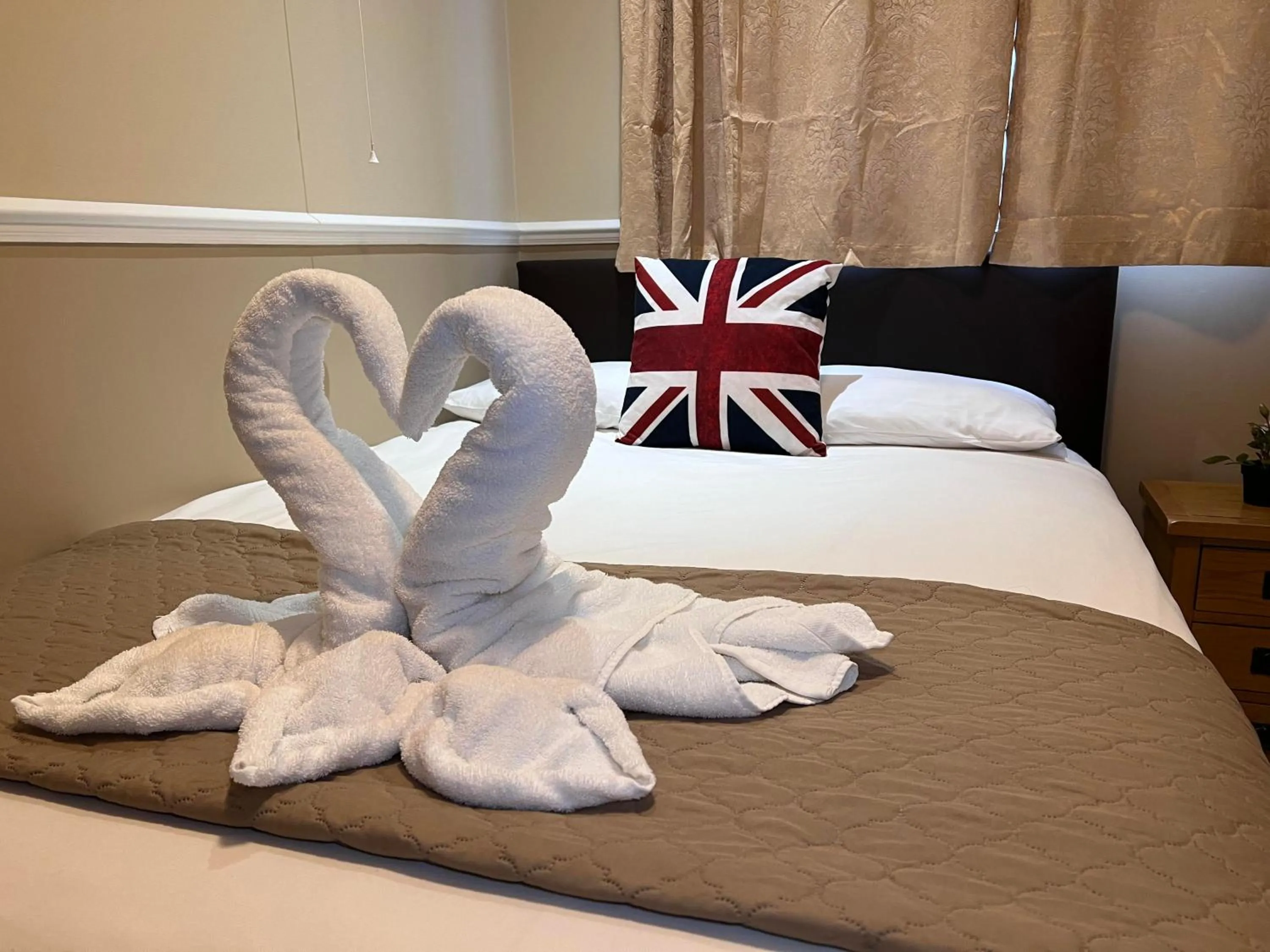 Bed in The Commongate Hotels