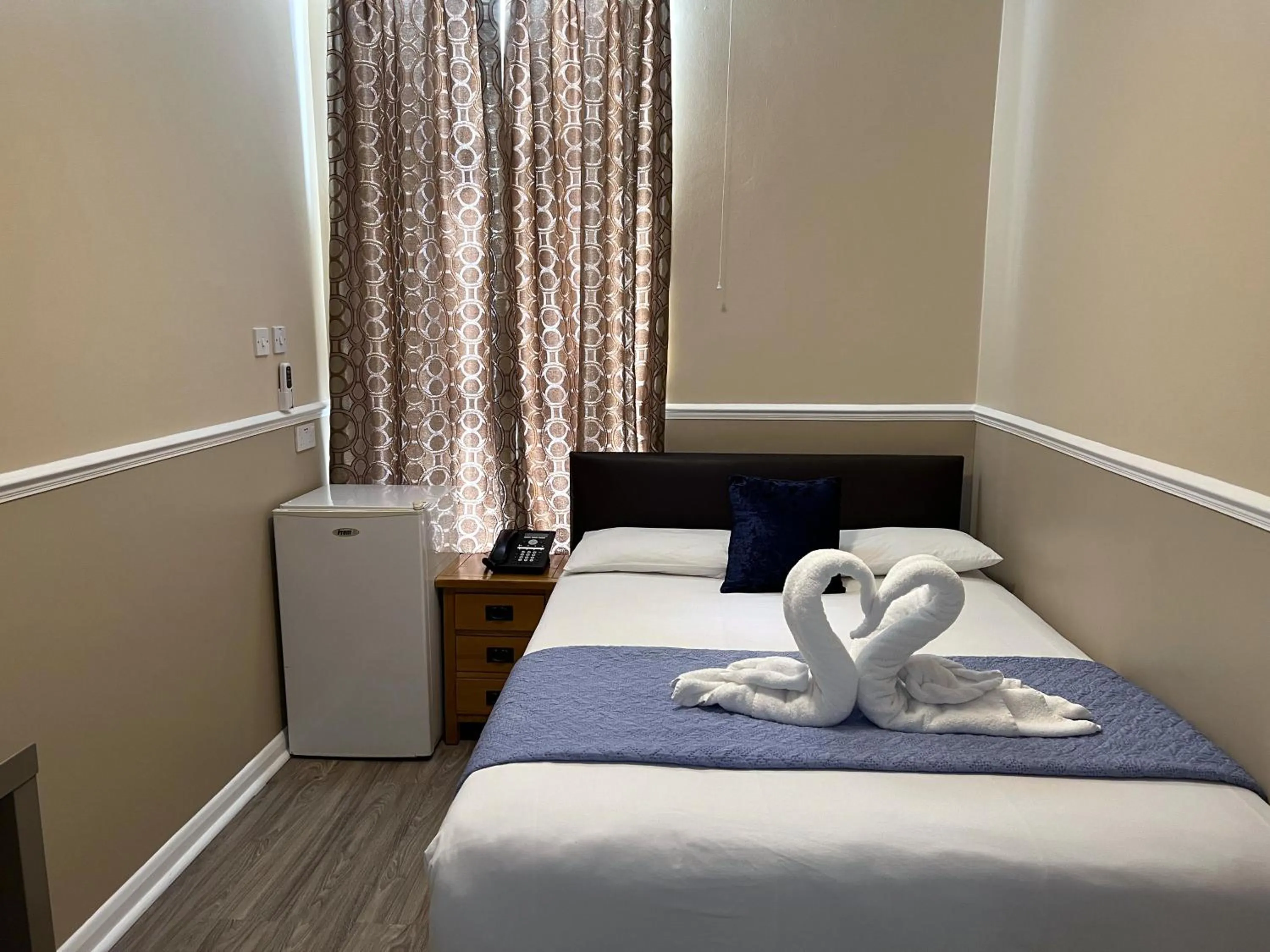 Bed in The Commongate Hotels