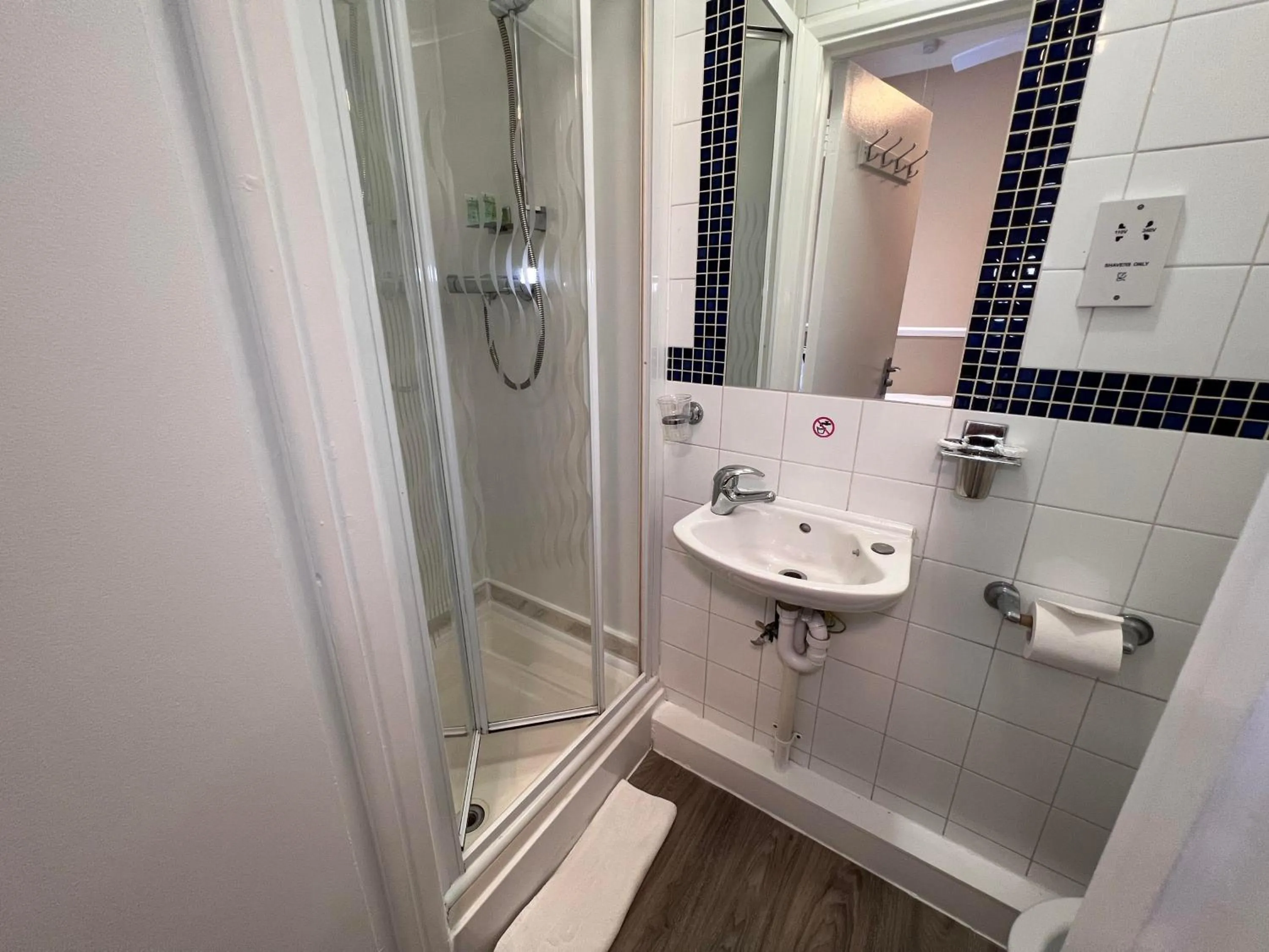 Shower in The Commongate Hotels