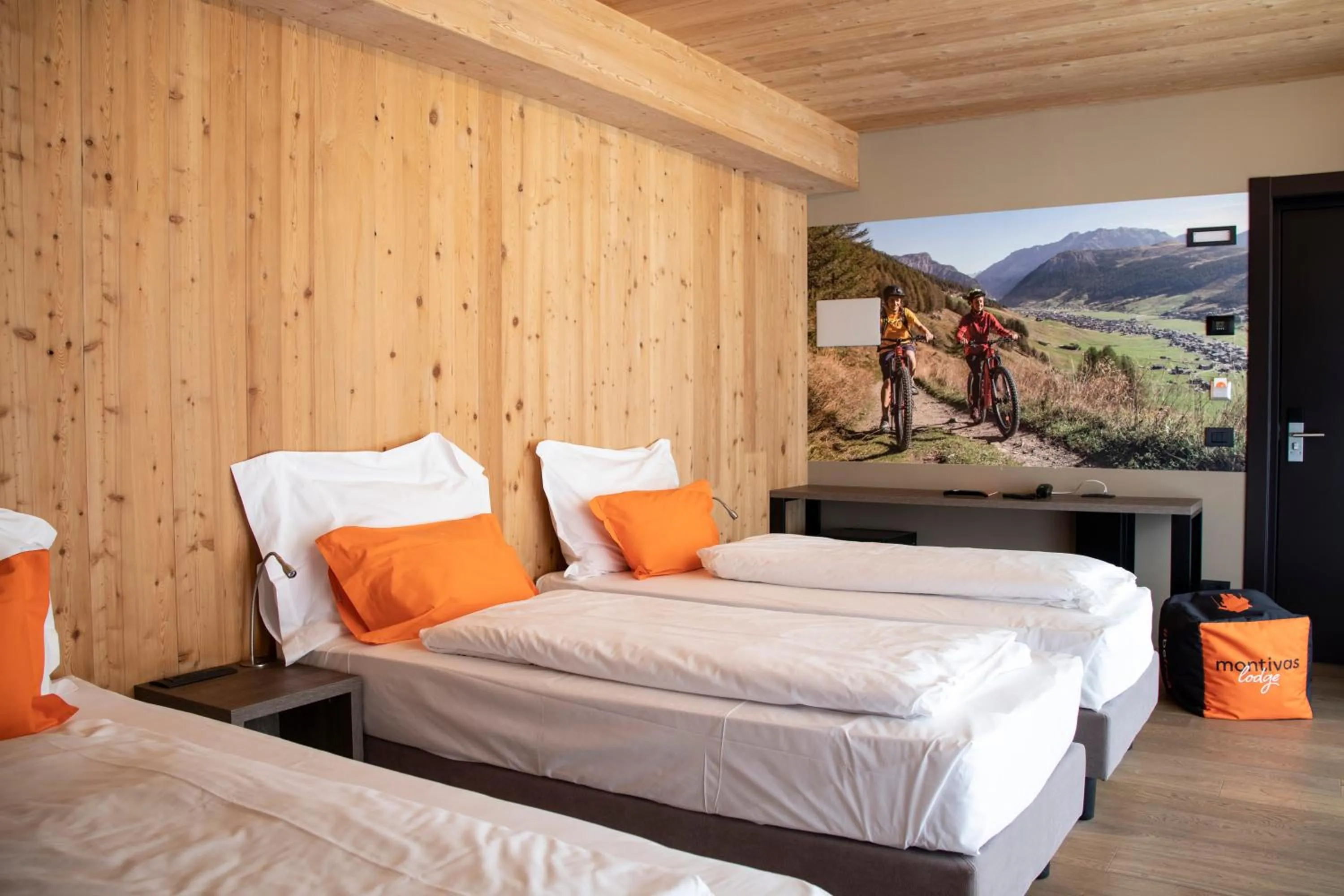 Bedroom, Bed in Montivas Lodge