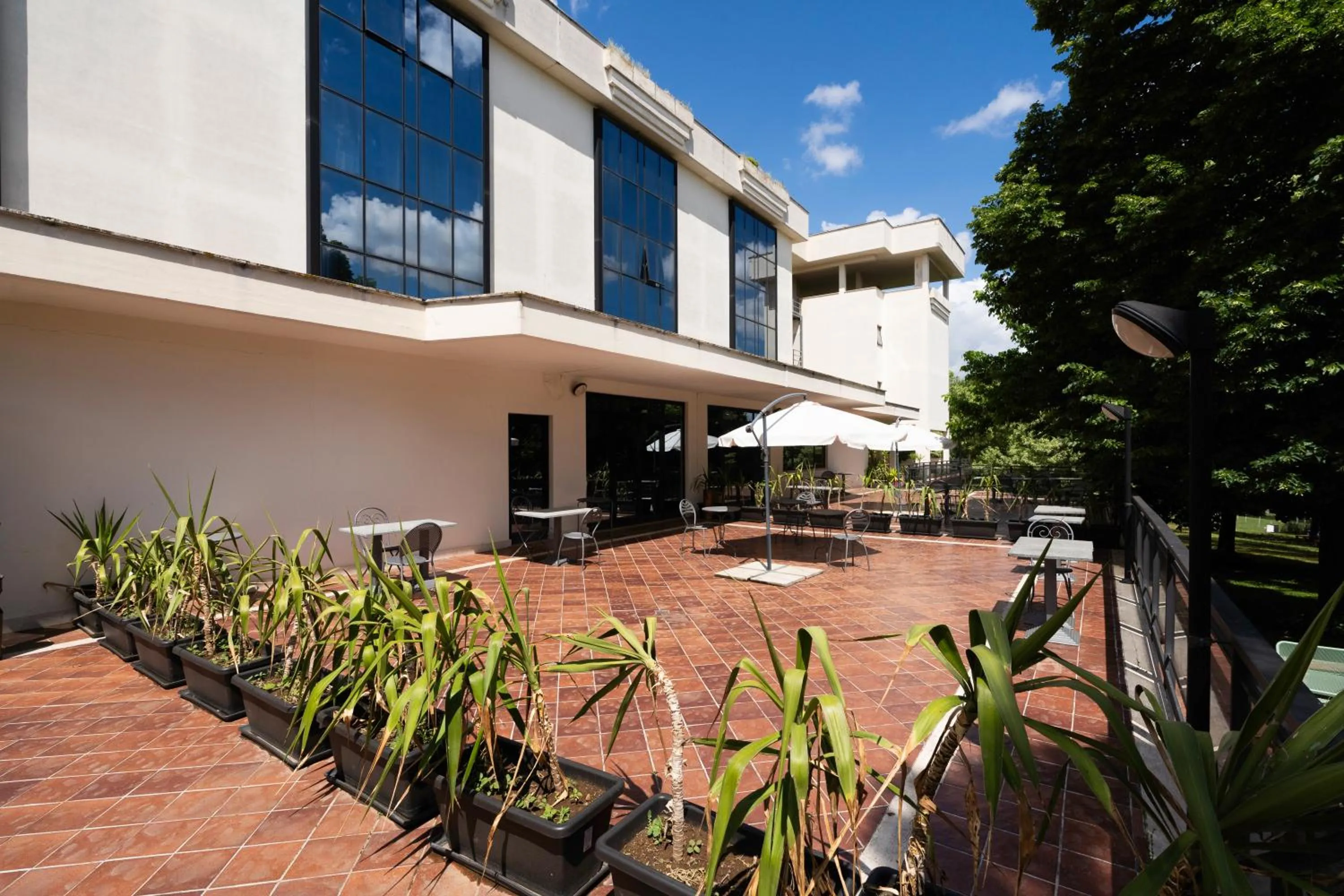 Property building in Hotel Torre Di Pratolungo