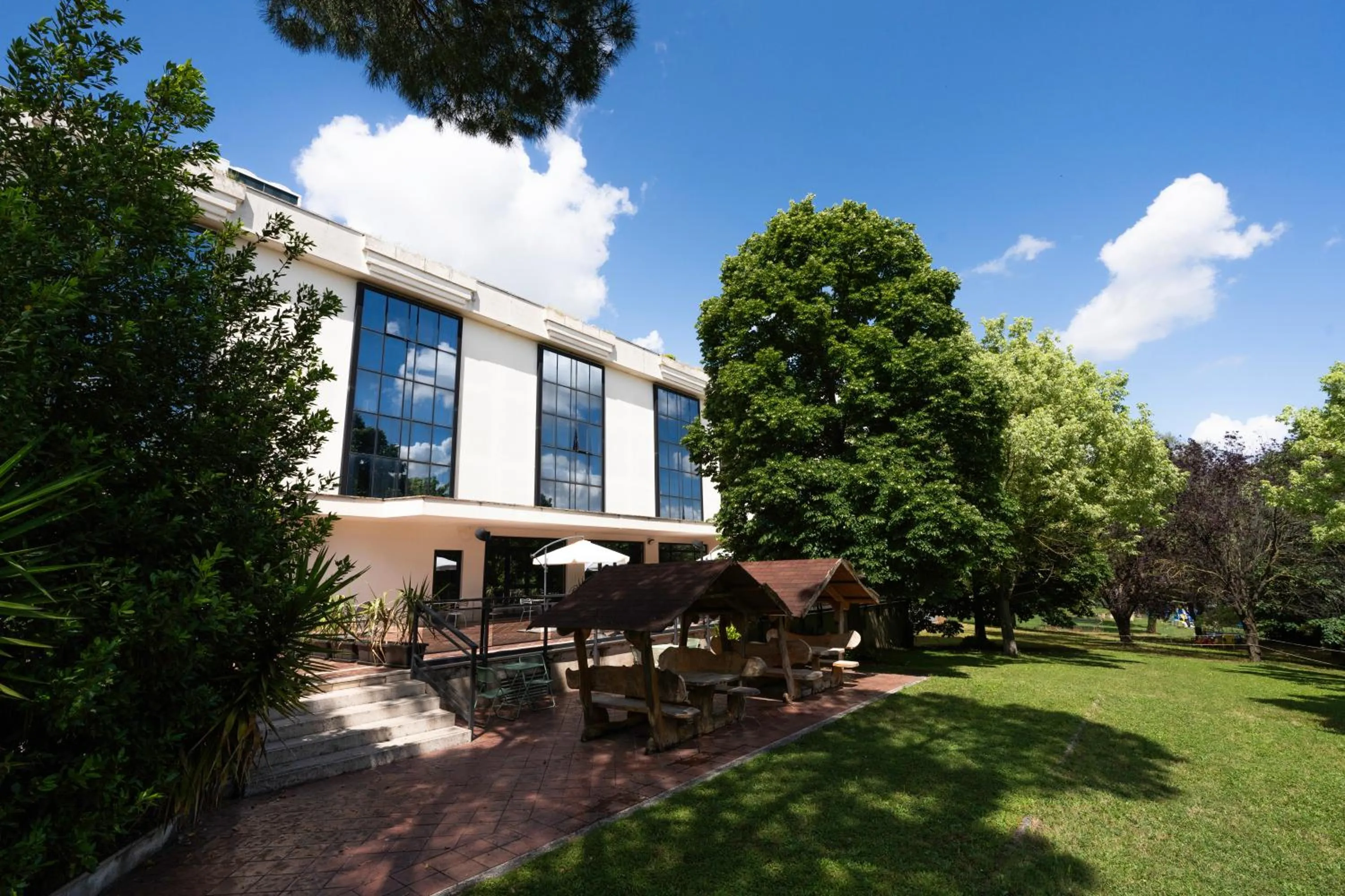 Property building in Hotel Torre Di Pratolungo