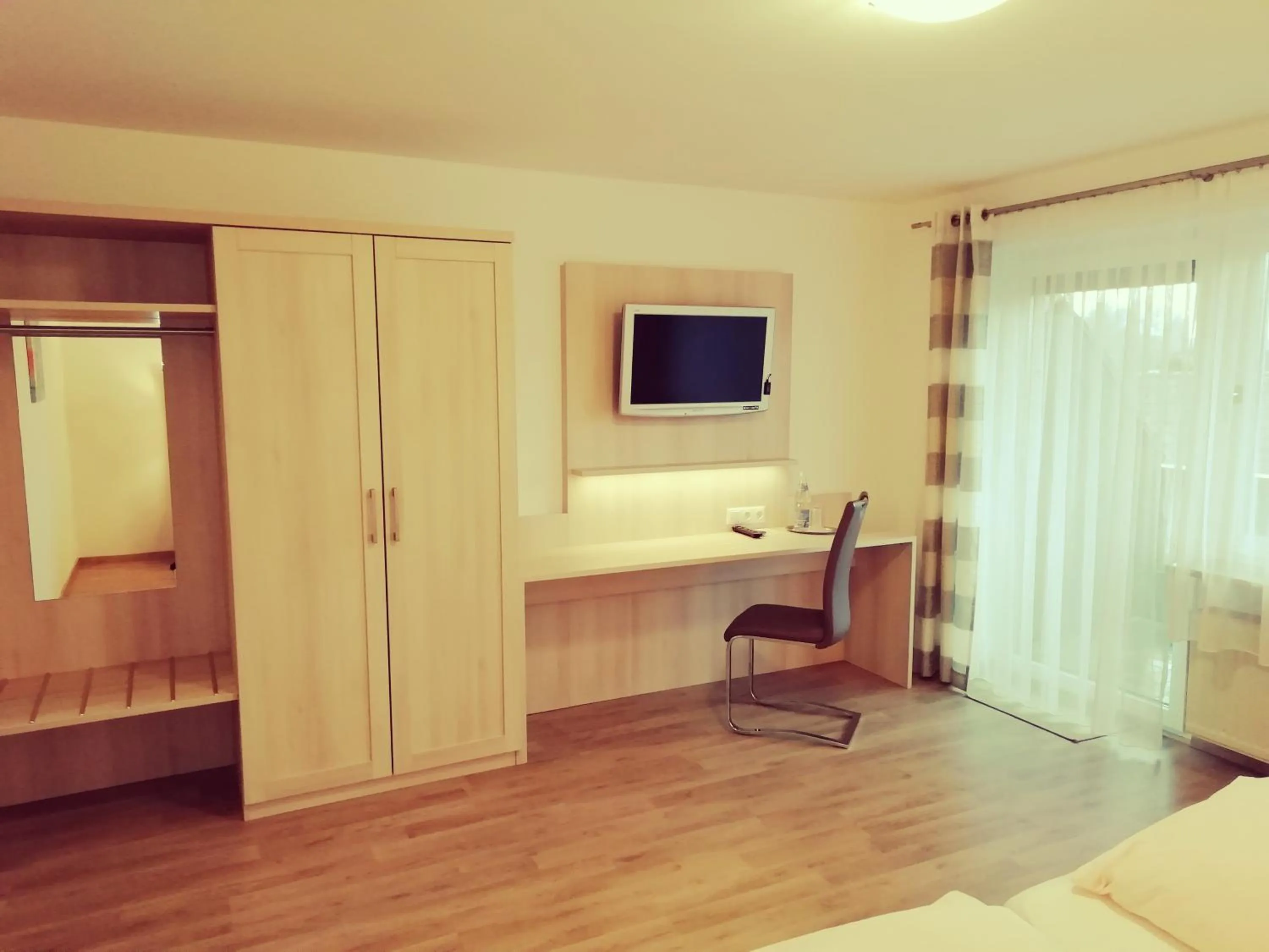 Photo of the whole room, Bed in Büchelsteiner Hof