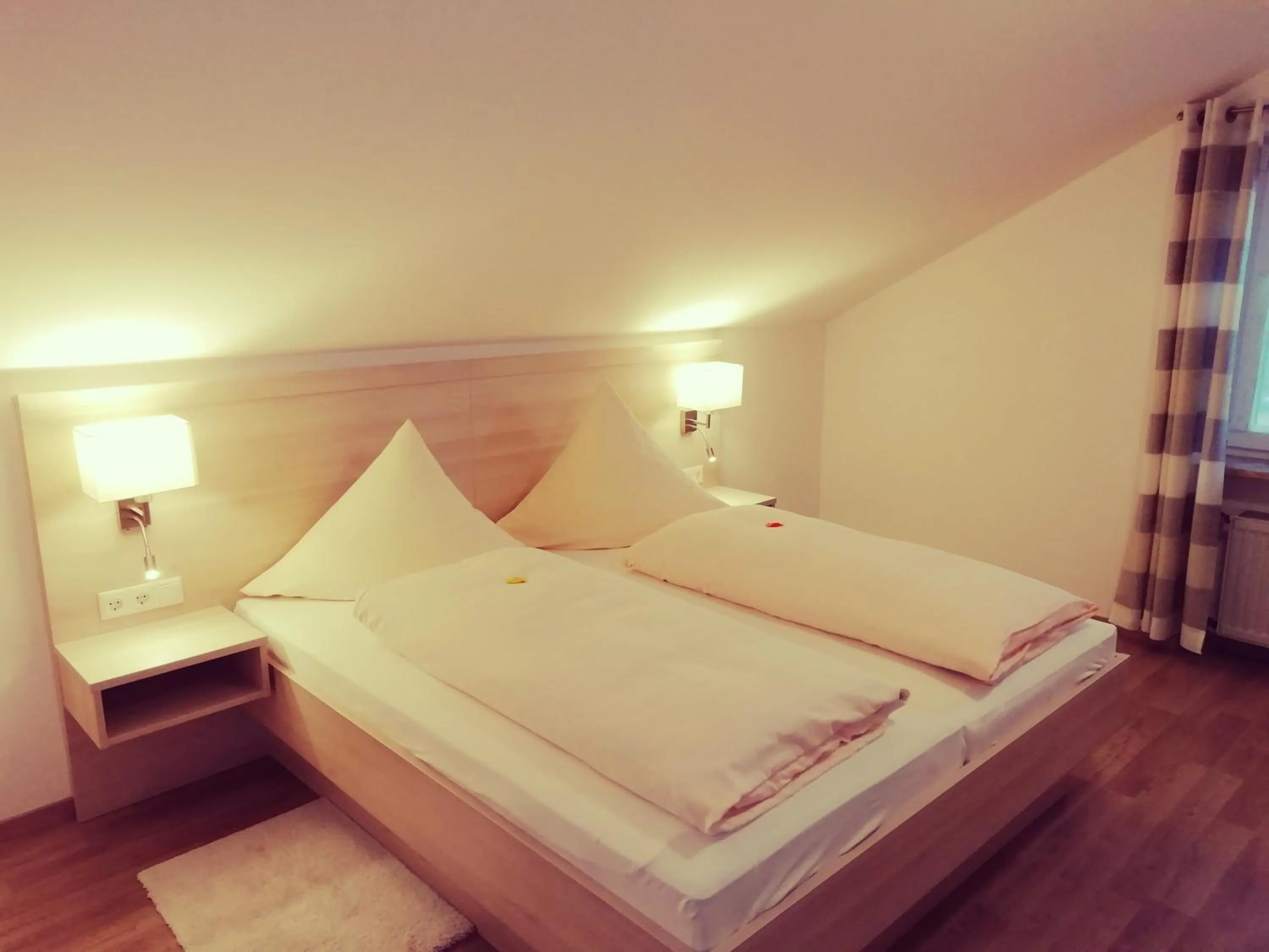 Photo of the whole room, Bed in Büchelsteiner Hof