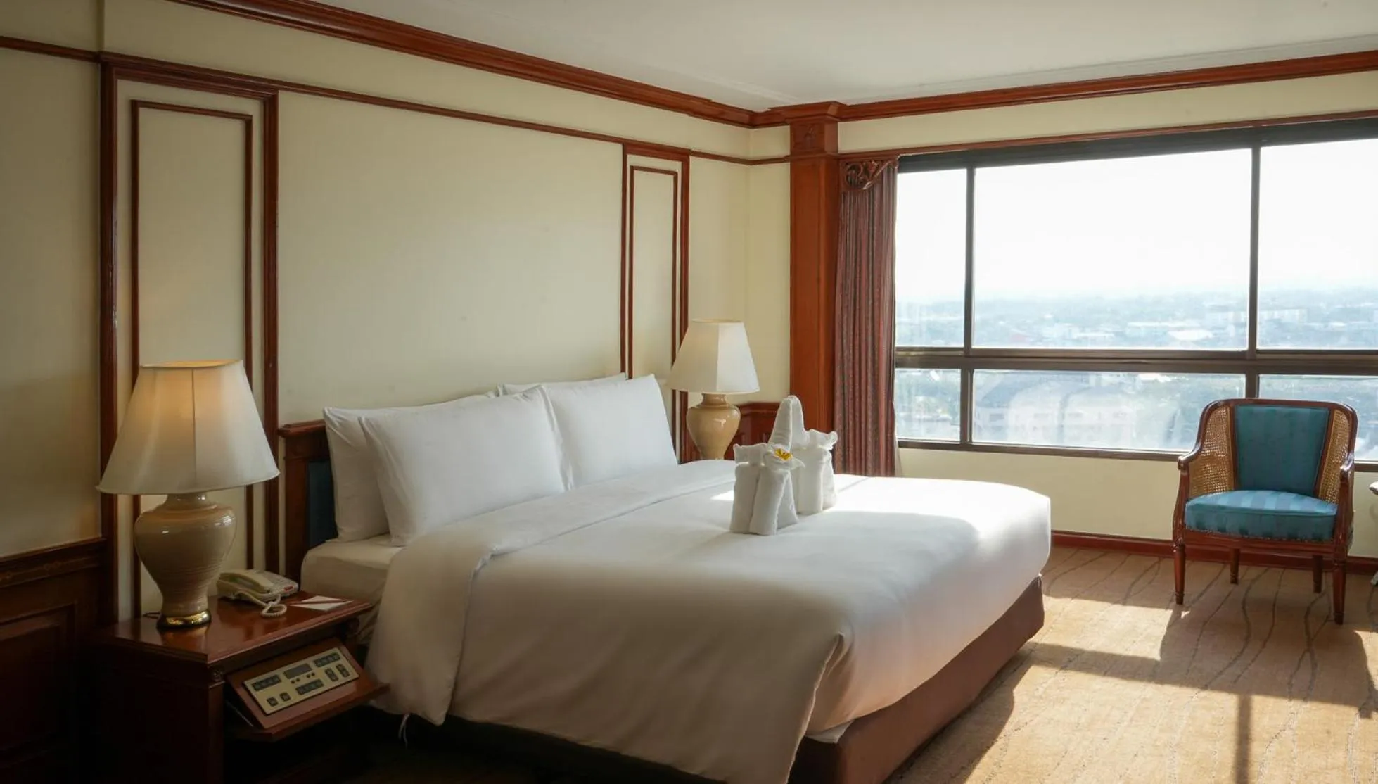 Bedroom, Bed in Centara Riverside Hotel Chiang Mai