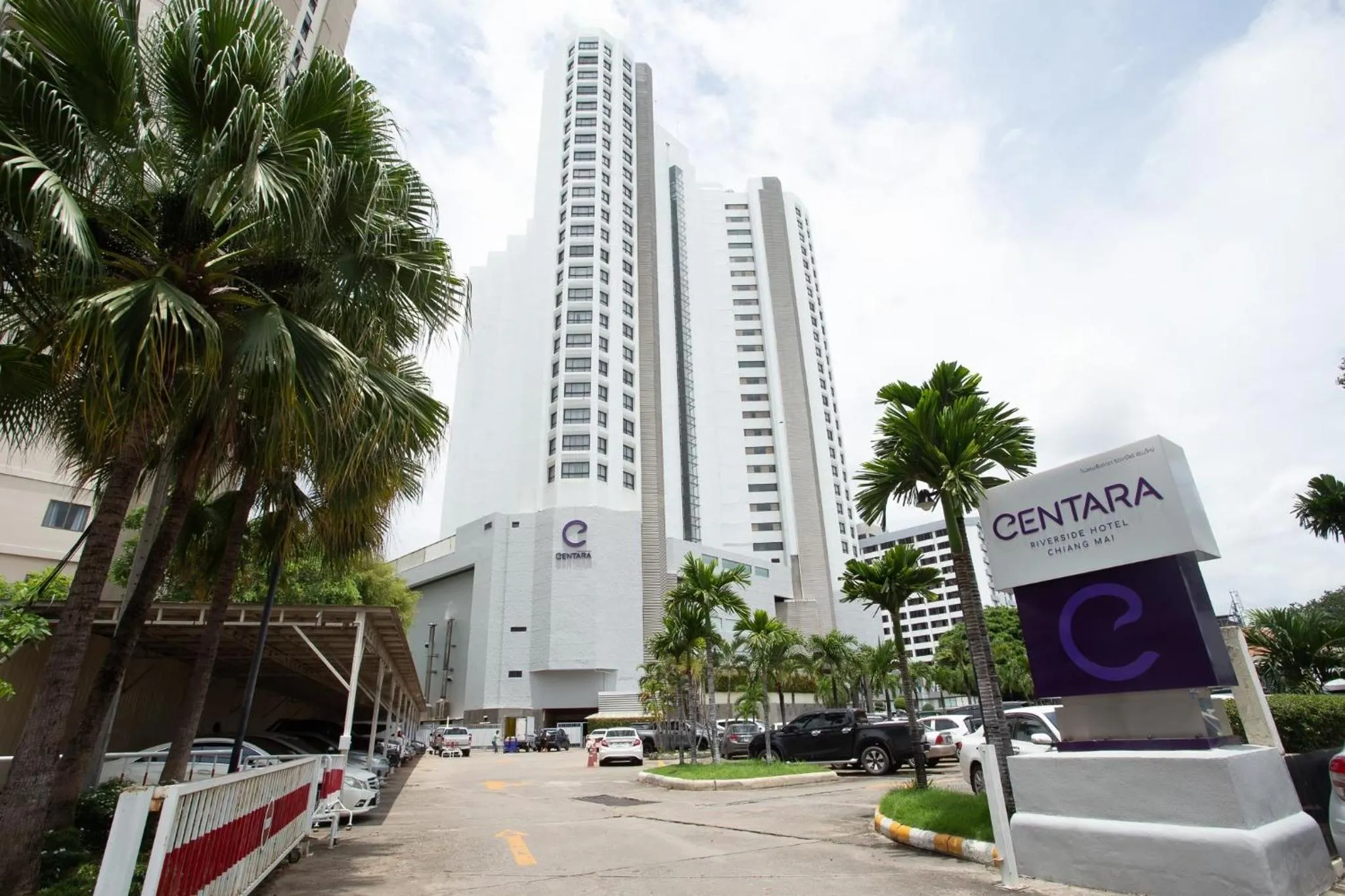 Parking in Centara Riverside Hotel Chiang Mai