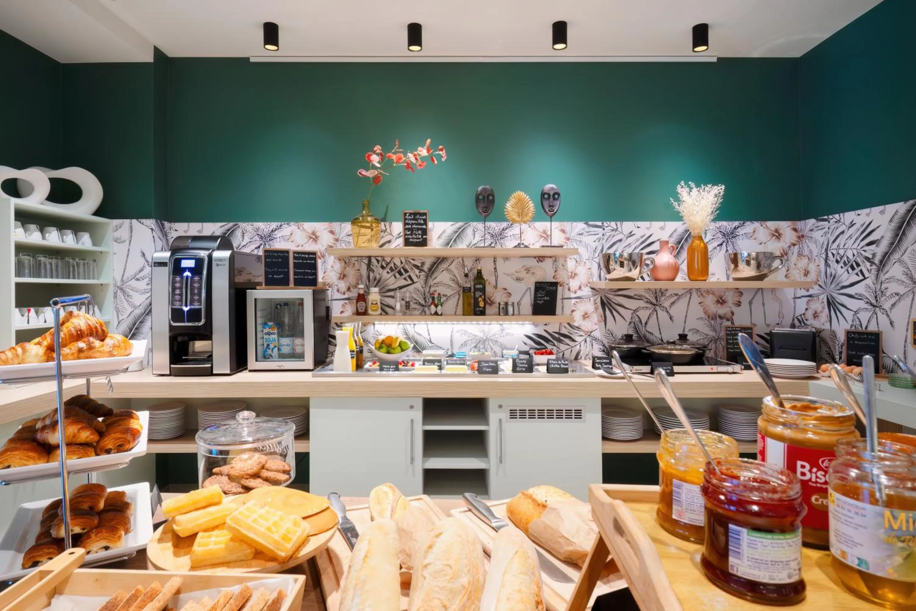 Buffet breakfast in Best Western Plus Hôtel Belfort Centre Gare