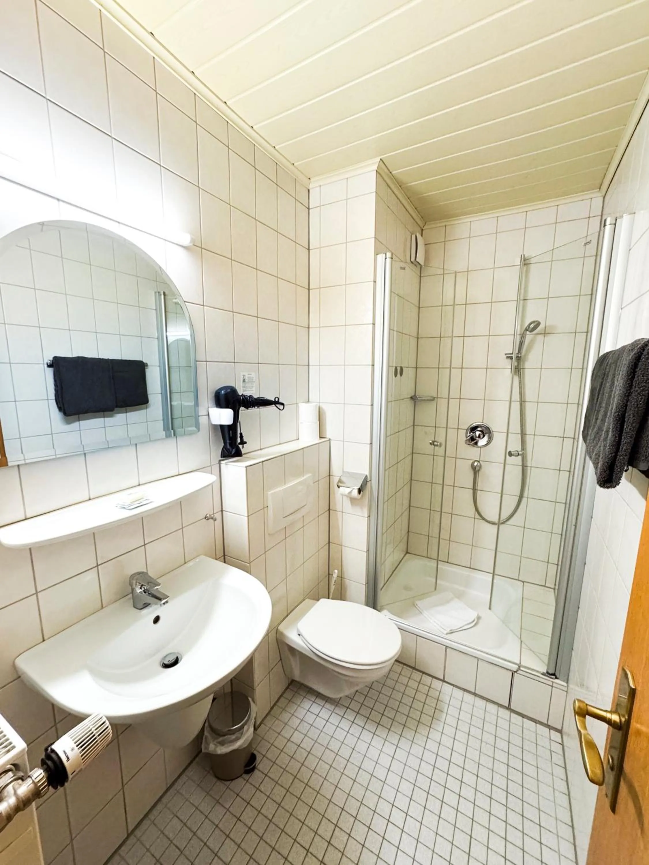 Bathroom in Hotel Gülser Weinstube