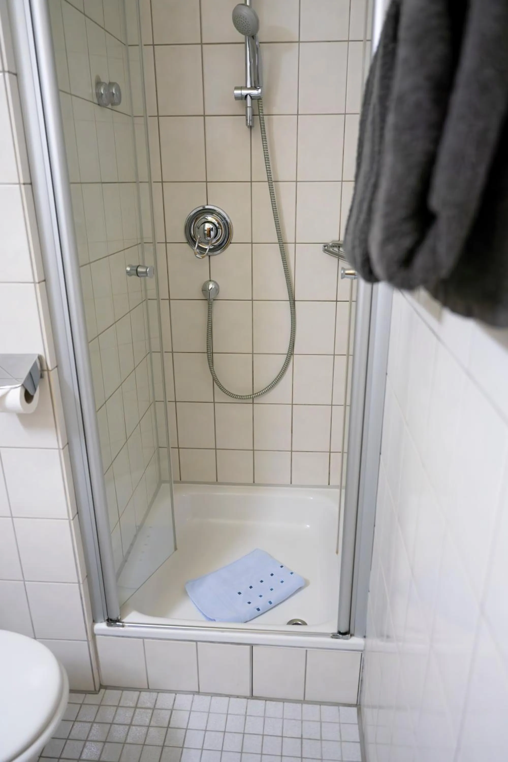 Shower in Hotel Gülser Weinstube