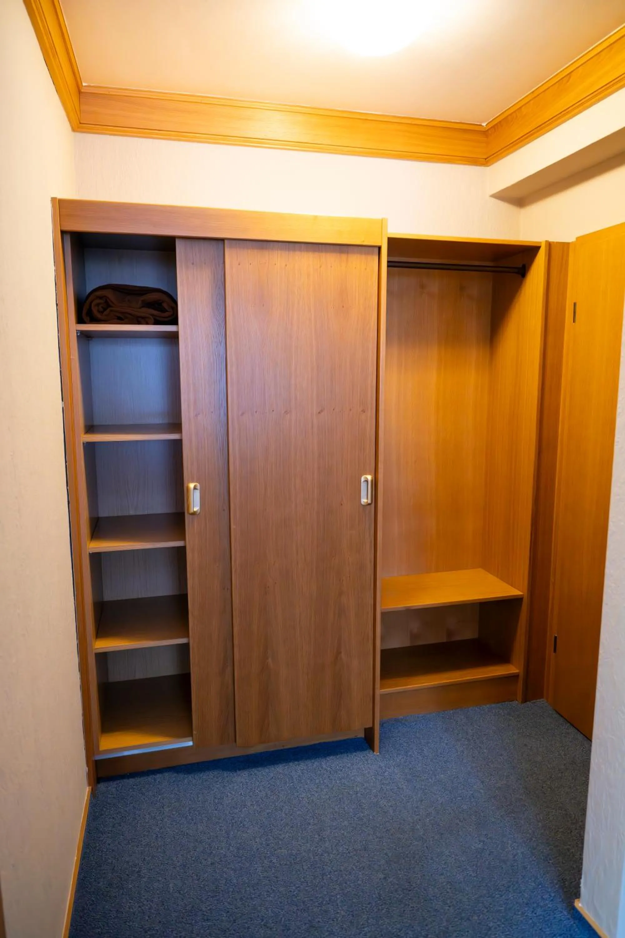wardrobe in Hotel Gülser Weinstube