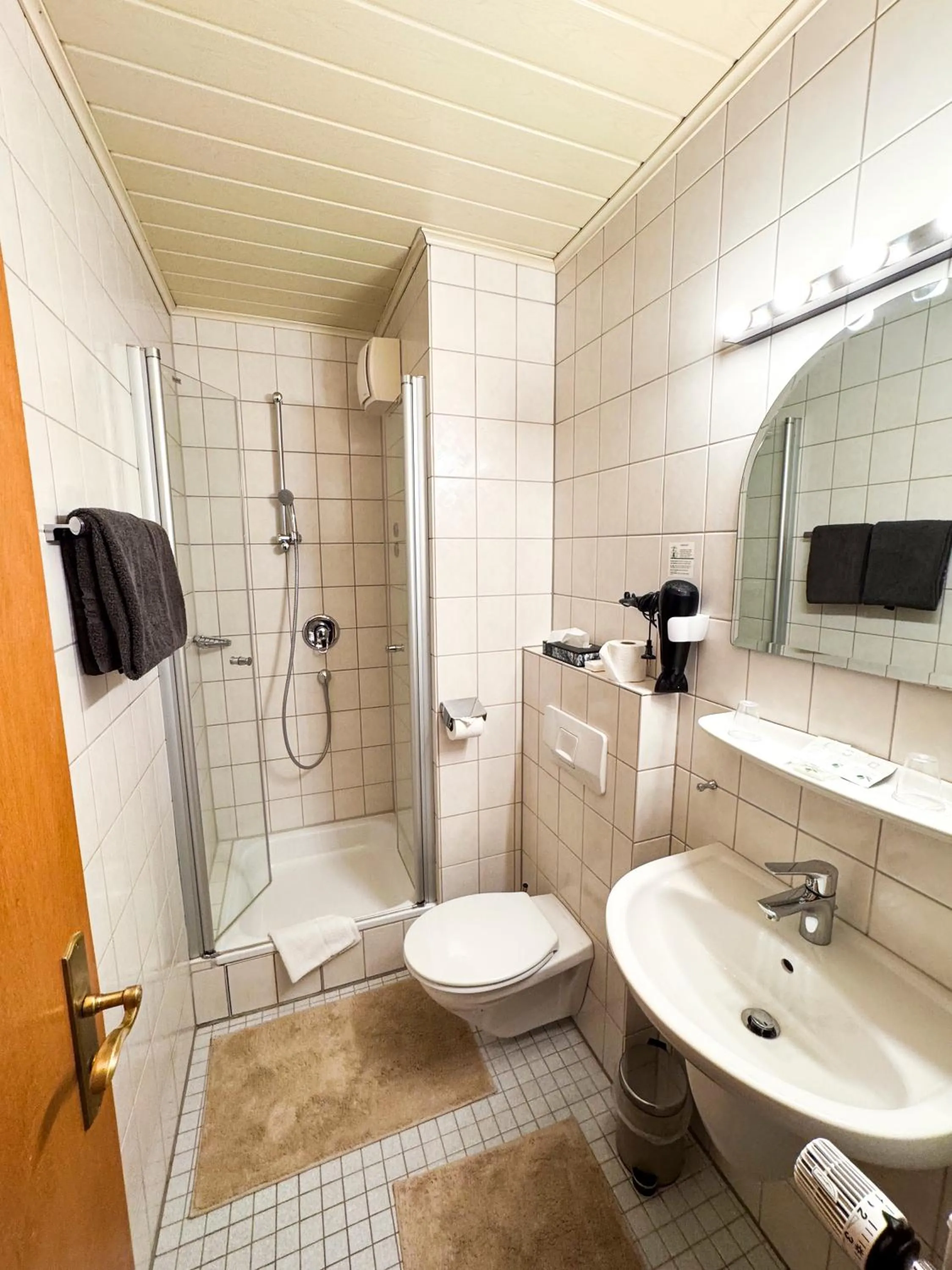 Bathroom in Hotel Gülser Weinstube