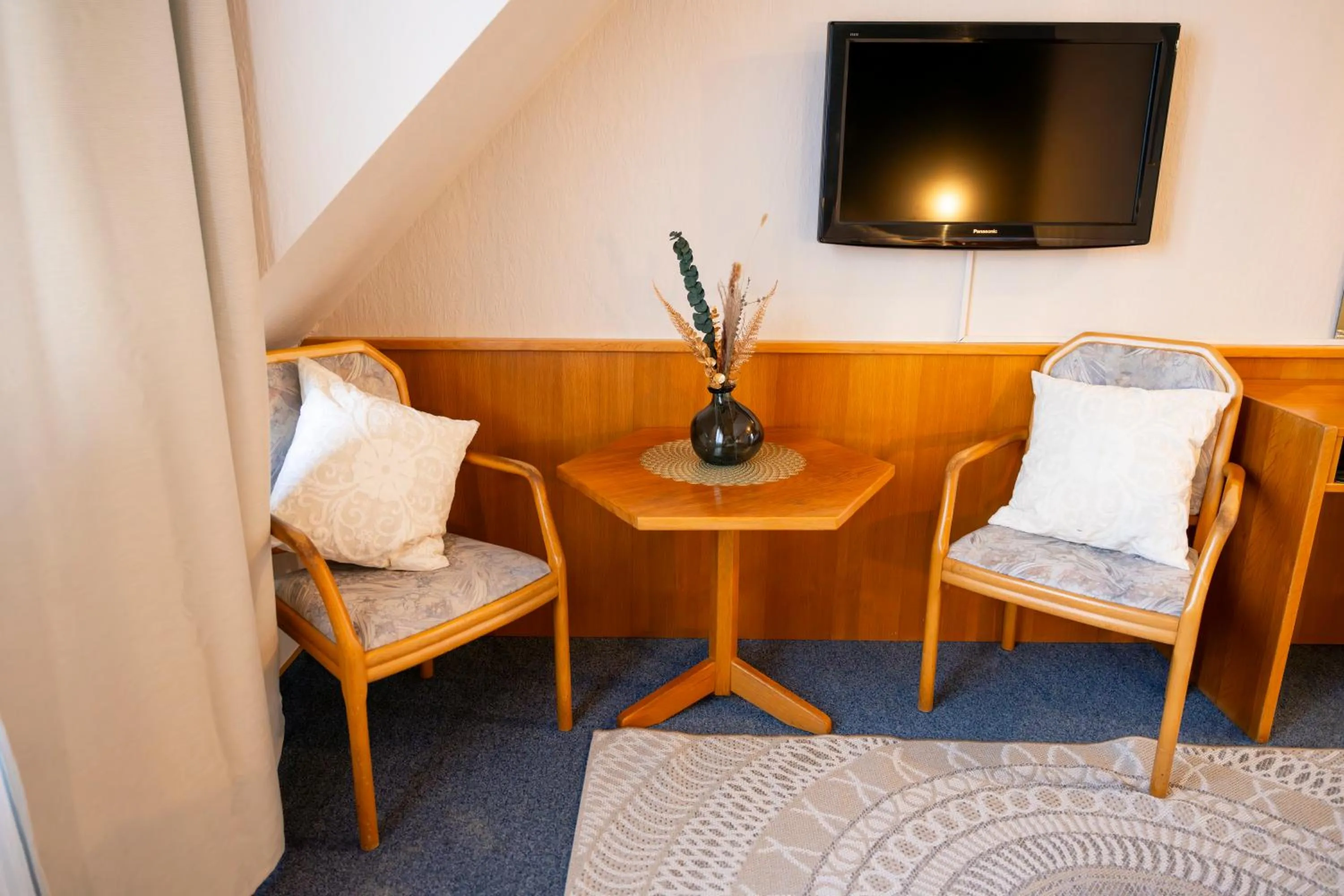 Bedroom in Hotel Gülser Weinstube