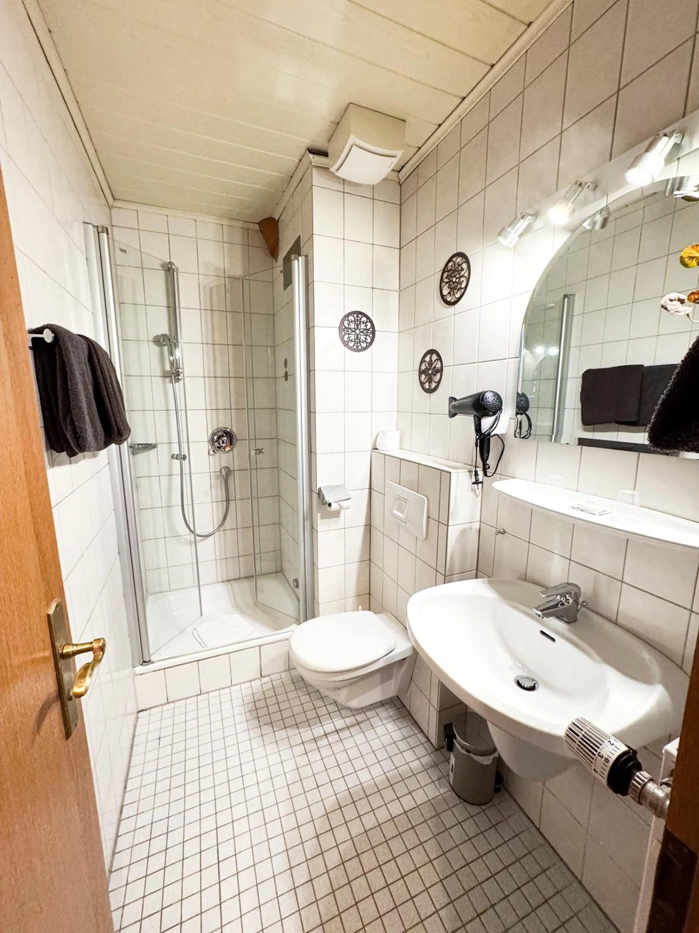 Bathroom in Hotel Gülser Weinstube